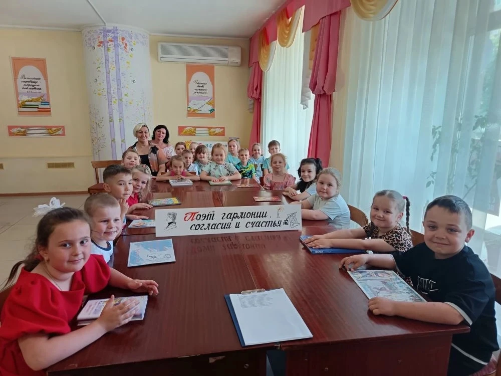 📚"Как  у наших у ворот сказка Пушкина живёт !"
В ✒️Пушкинский день  детская библиотека превратилась