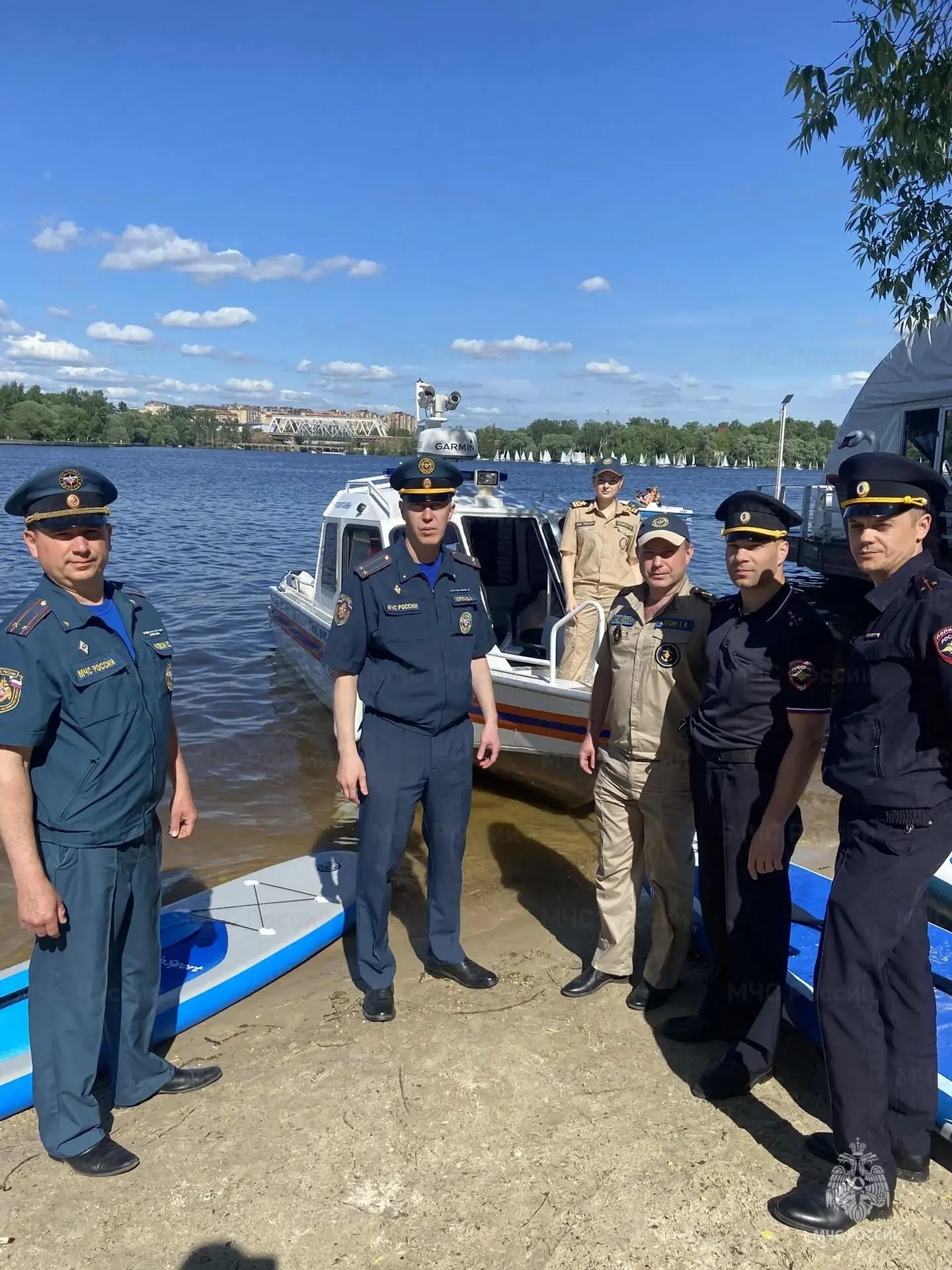 ⚠️ Совместный рейд в Долгопрудном: профилактика пожаров и безопасности на воде  Сотрудники отдела на