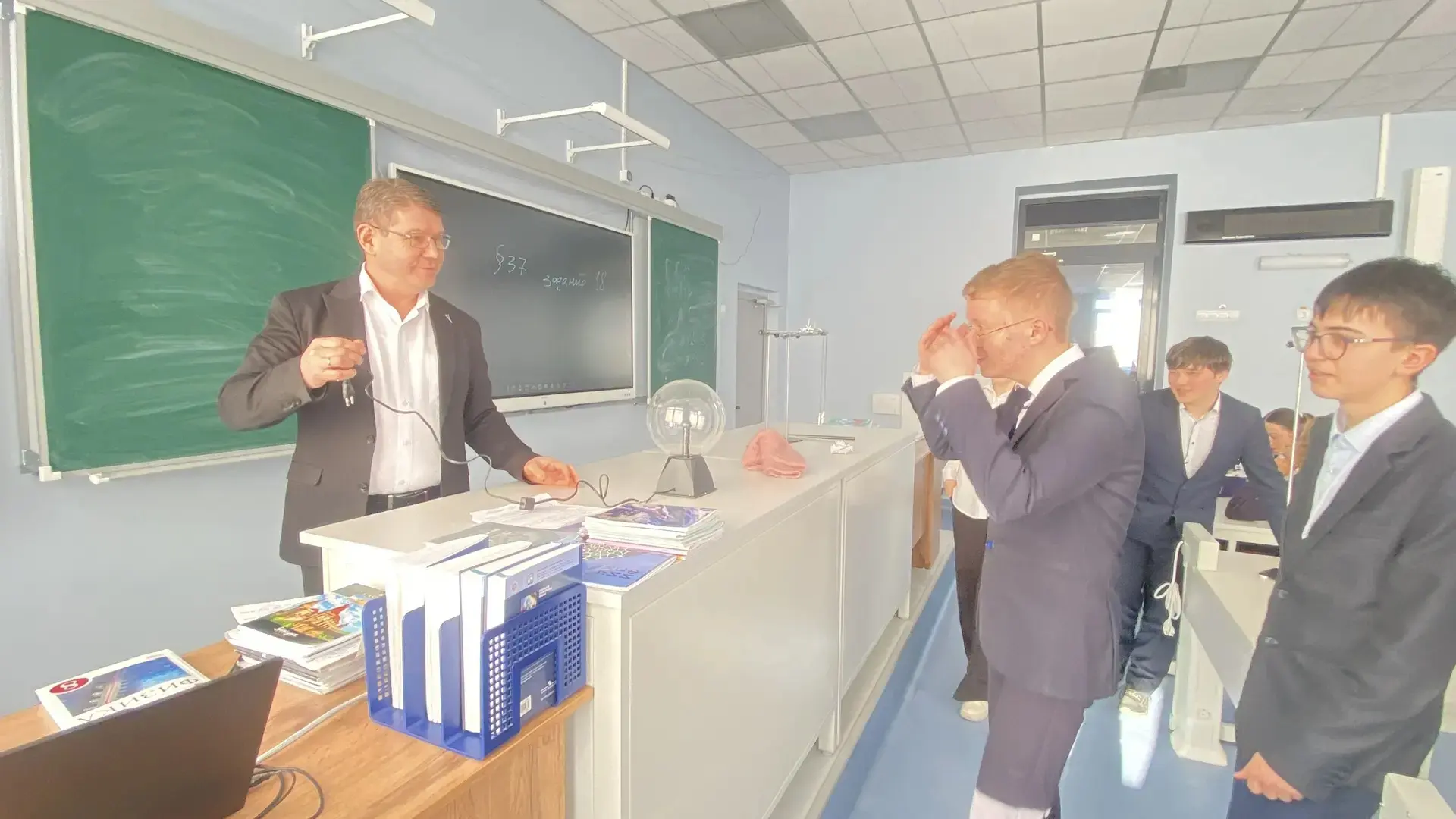 💡 Увлекательное путешествие в мир науки!  🧬Перед праздником Дня науки, традиционно отмечаемого 8 фев