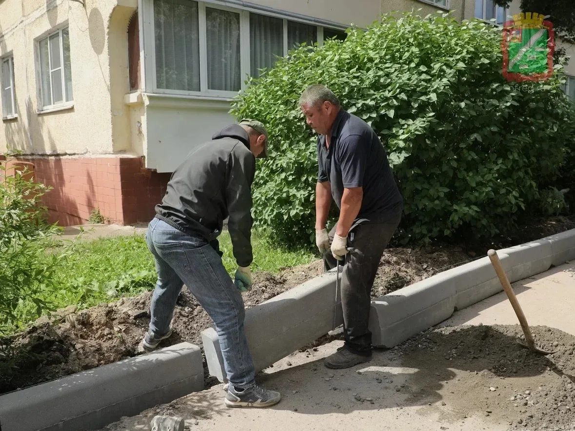 В Наро-Фоминском округе продолжают приводить в порядок дворы. Сделать город уютным, сов...
