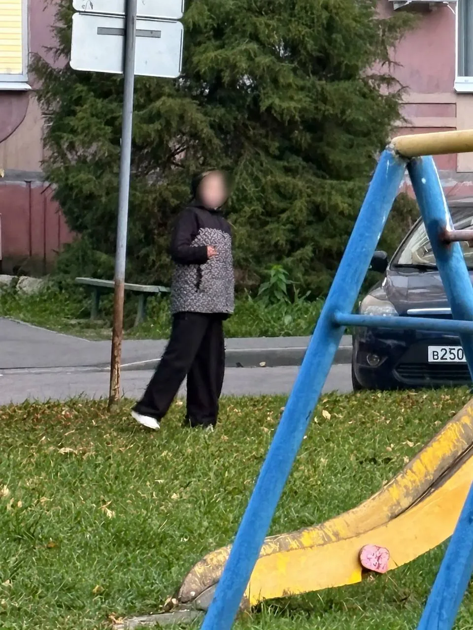 Уважаемые родители этого чада. Проведите пожалуйста строгую беседу со своим ребенком! П...