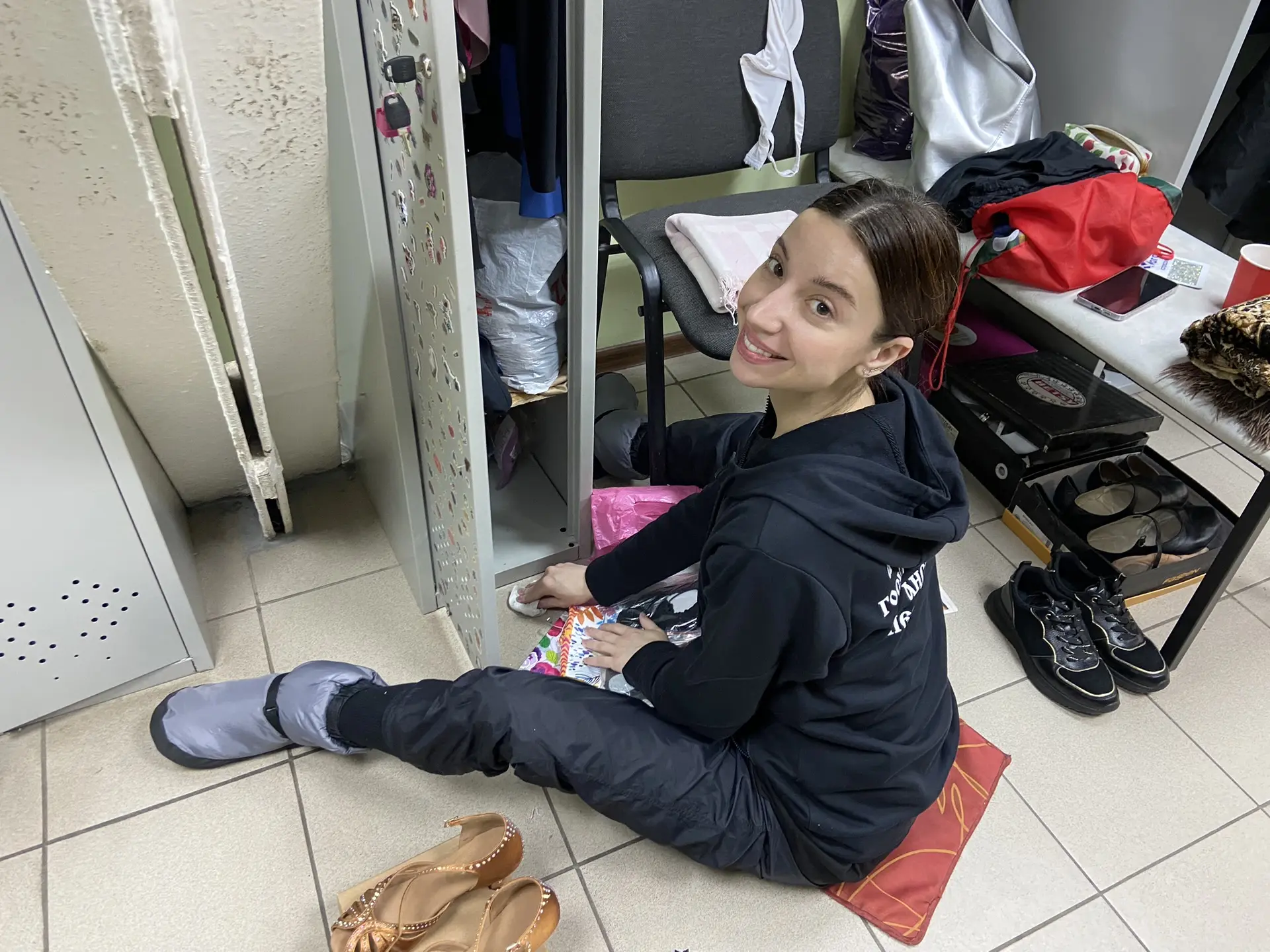 🧹Сегодня коллектив Астраханского государственного ансамбля песни и танца наводил поряд...