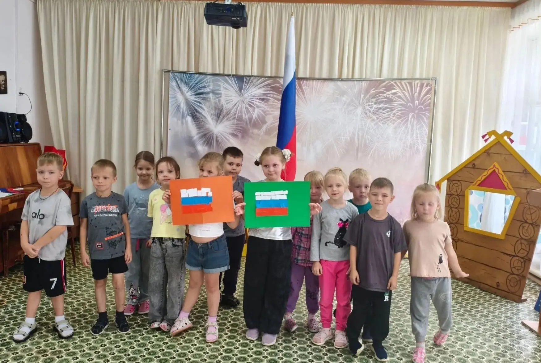 Это флаг моей России, и прекрасней флага нет!🇷🇺