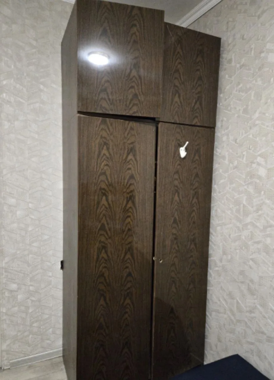 Отдаю 2 шкафа. Бесплатно.