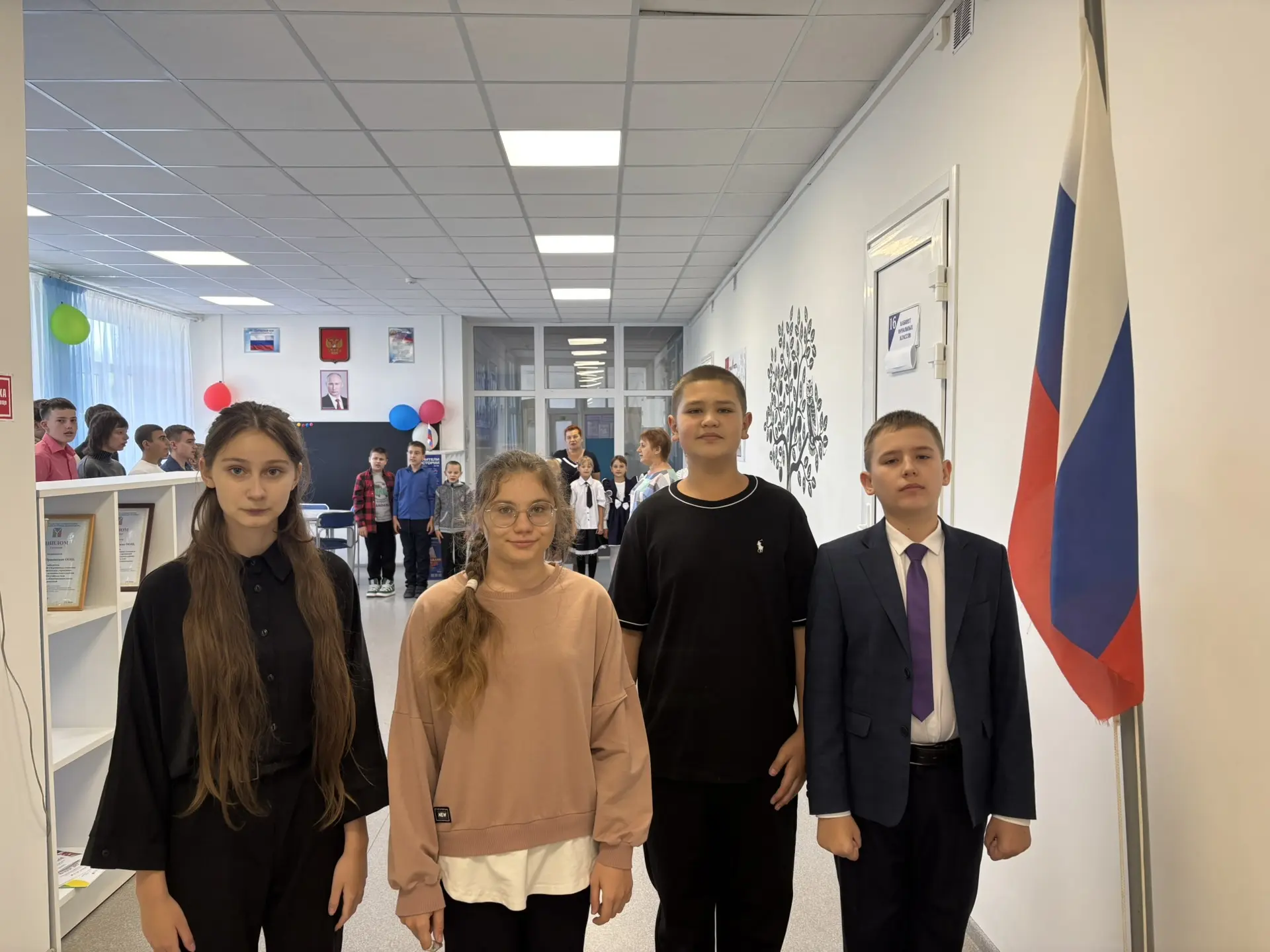 🇷🇺Рабочая неделя в Юрасовской школе началась с традиционной линейки и  поднятия флага...