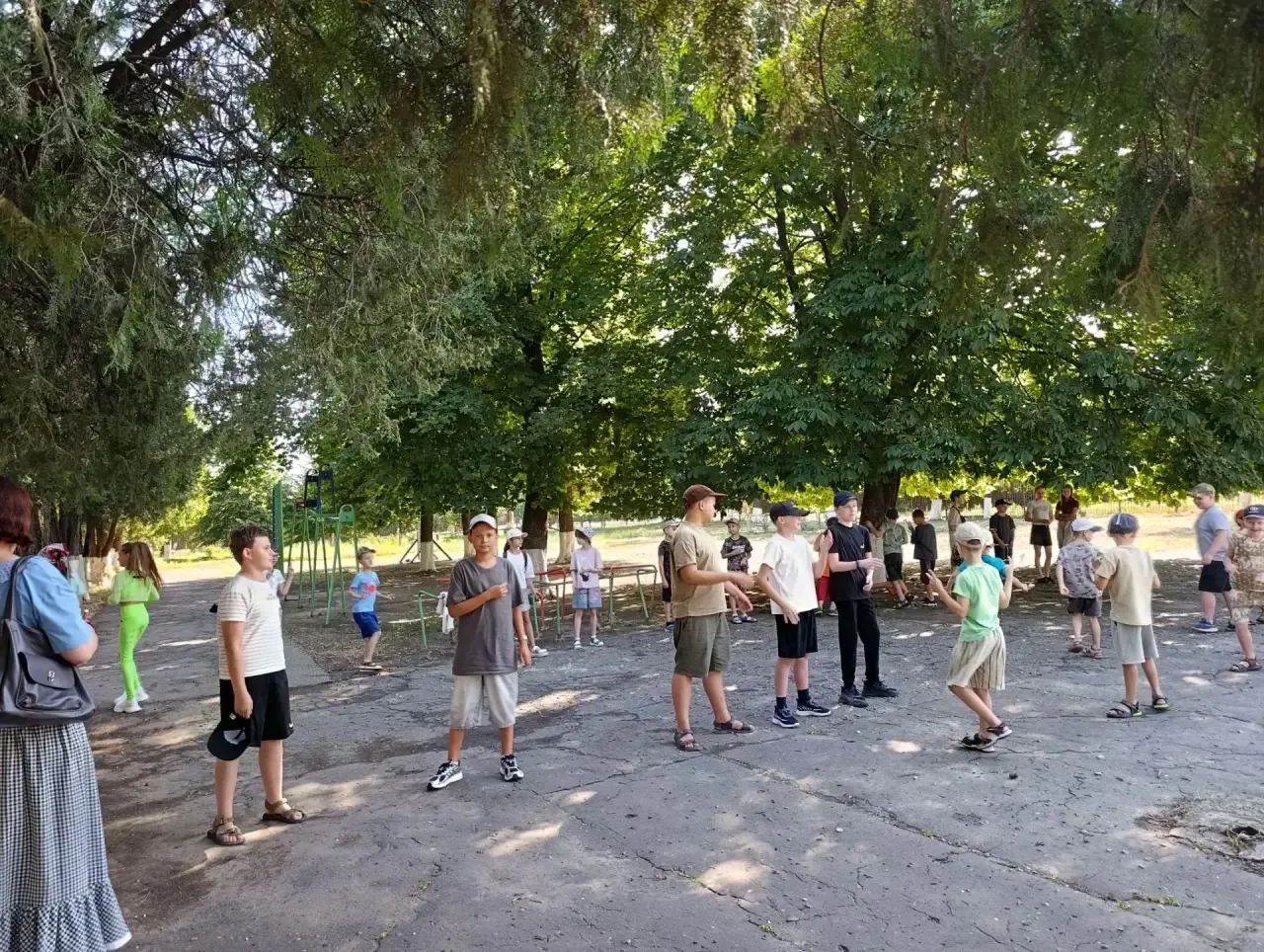 Сегодня к нам в гости приходил лагерь English Today! 🌞

Ребята начали встречу с веселой и бодрой за