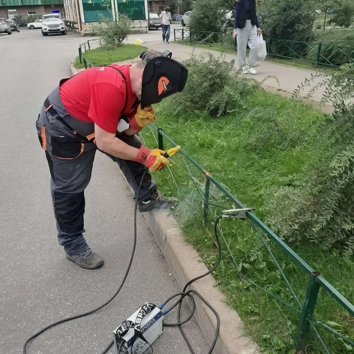 Наводим порядок во дворе — восстанавливаем газонные ограждения на Петровском, д. 11 ✅