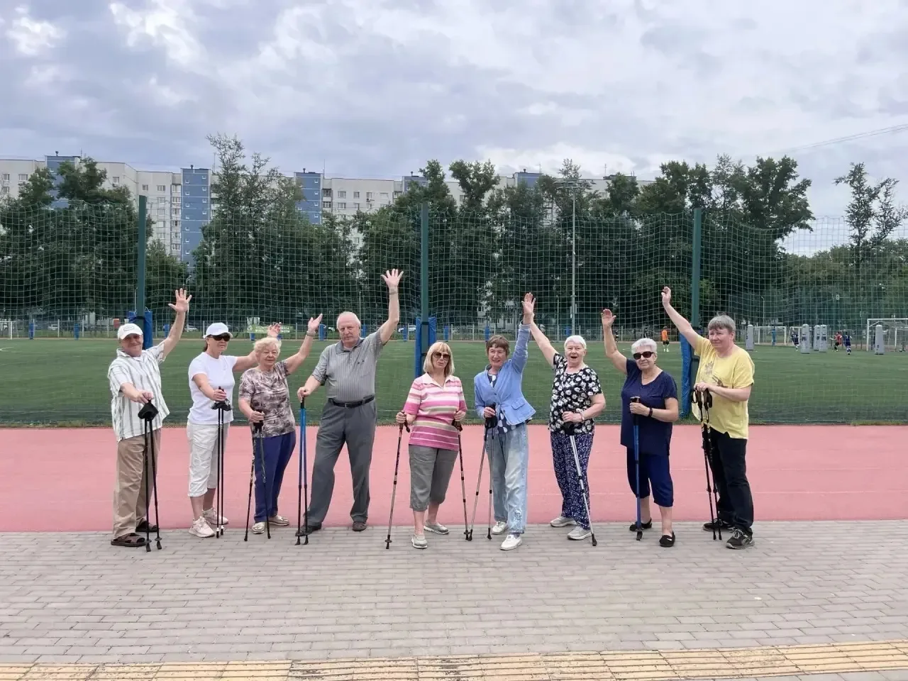 Скандинавская ходьба — энергия движения в центре «Активное долголетие»! 🌸

Движение — это жизнь, а 