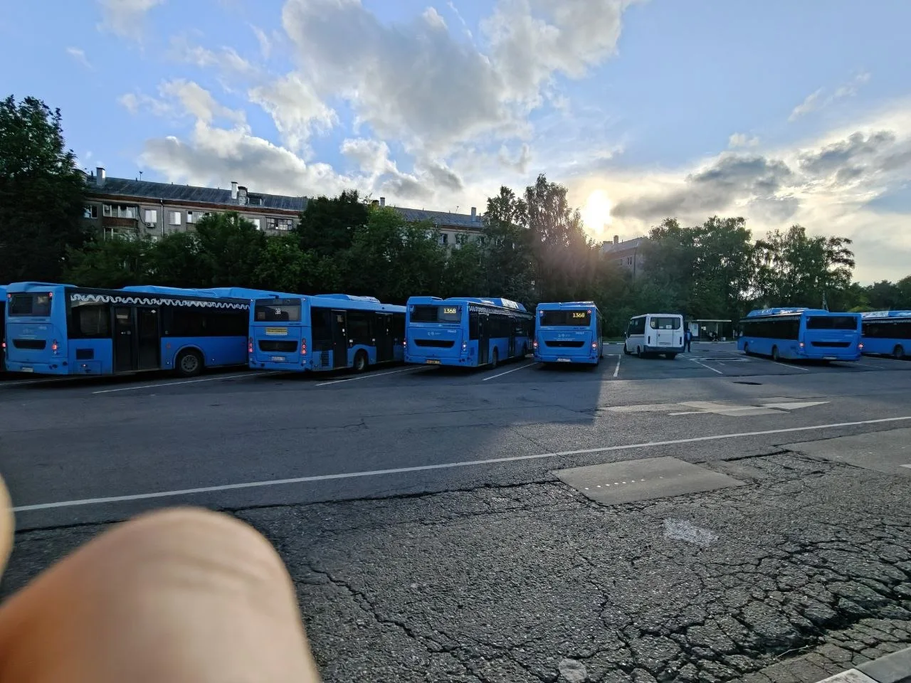 Любопытно. Вроде как, писали, что на ст. Долгопрудная отстоя не будет, а опять стоит ку...