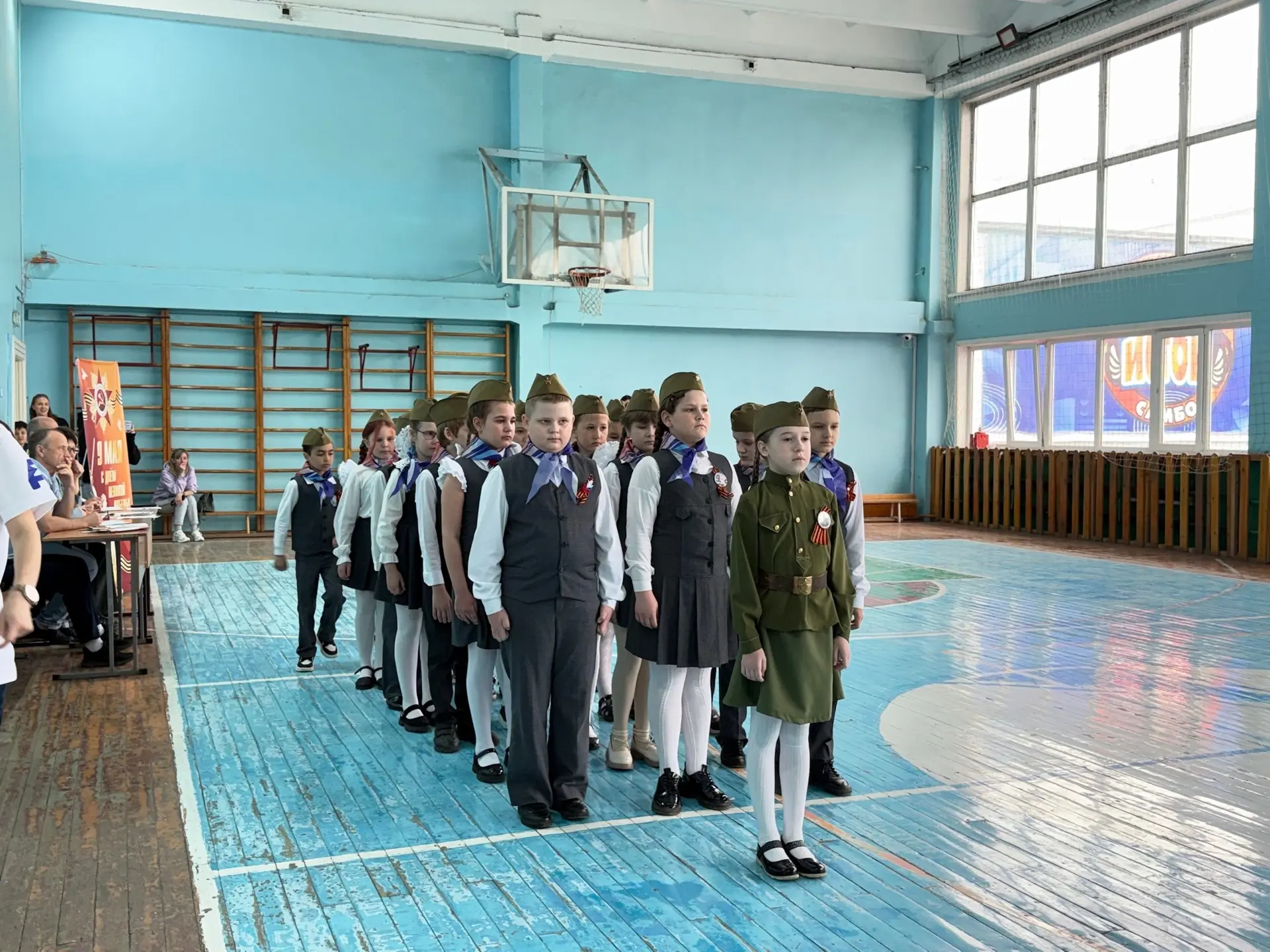 🎉 Завершающий смотр строя и песни «Аты-баты» в 3-х классах! 🎶  Дорогие друзья!  С радостью сообщаем,