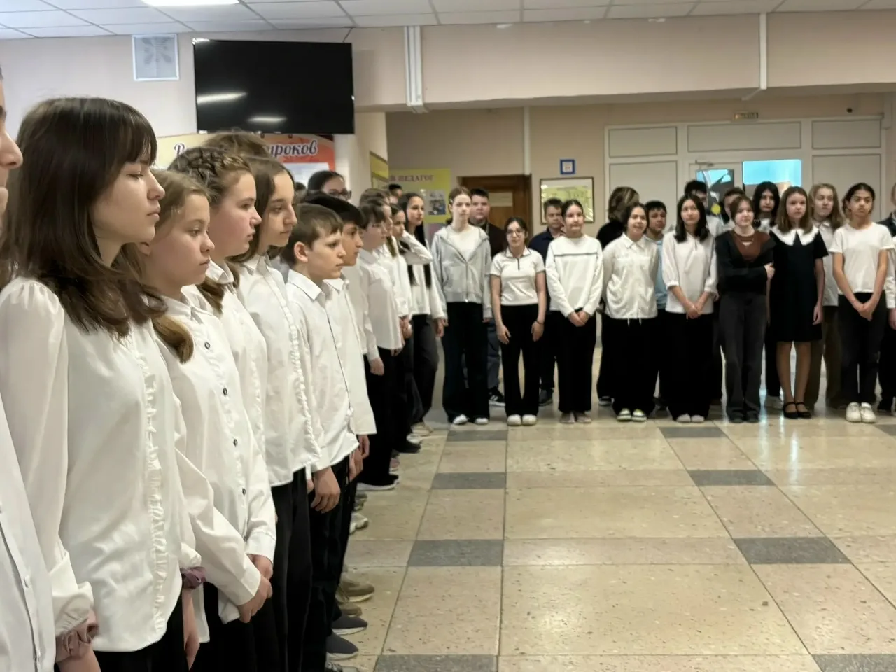 📍Вчера в гимназии прошла линейка, посвящённая важной теме — работе в команде! Мероприятие напомнило 