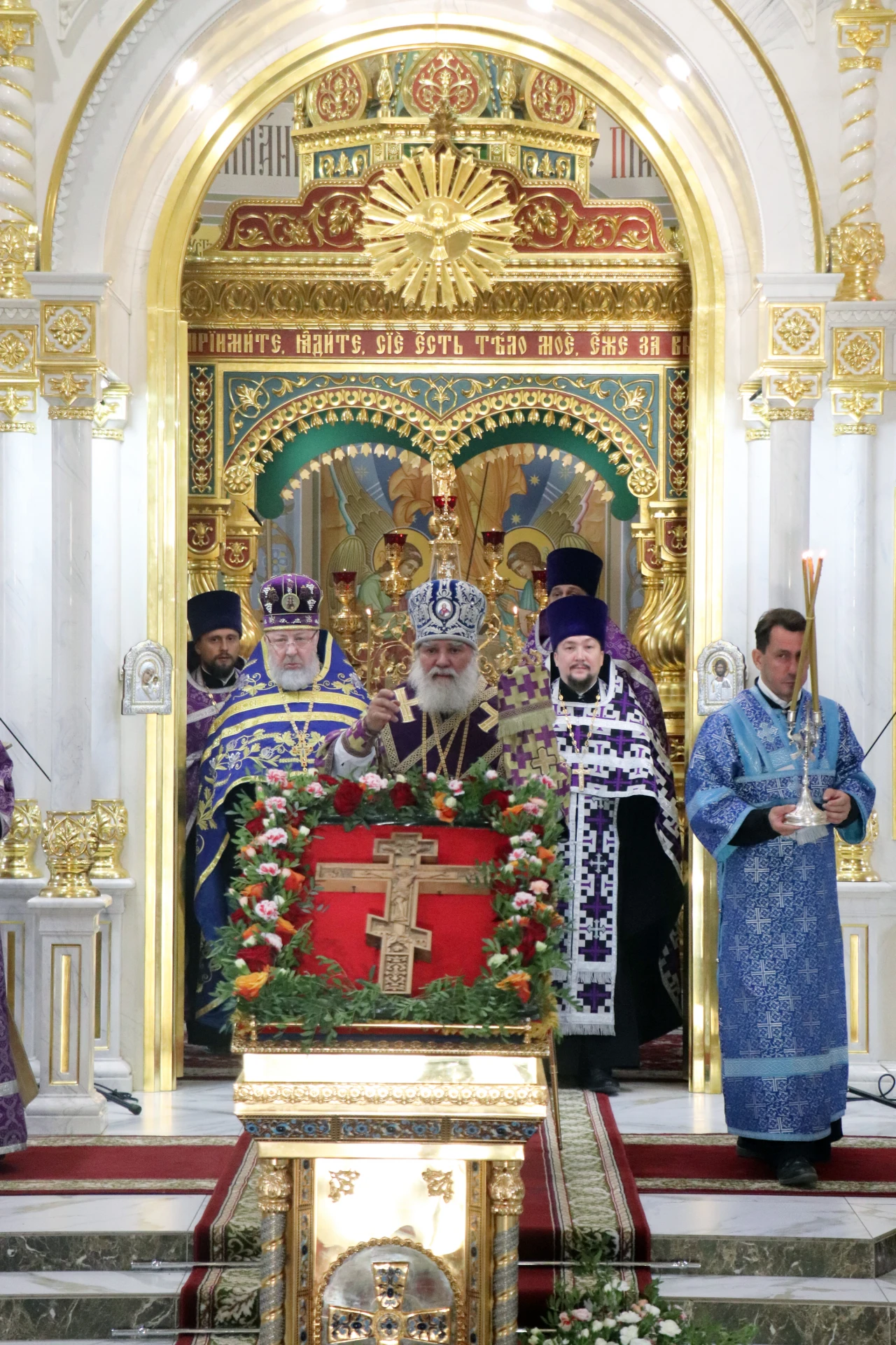 Божественная литургия в Свято-Троицком кафедральном соборе