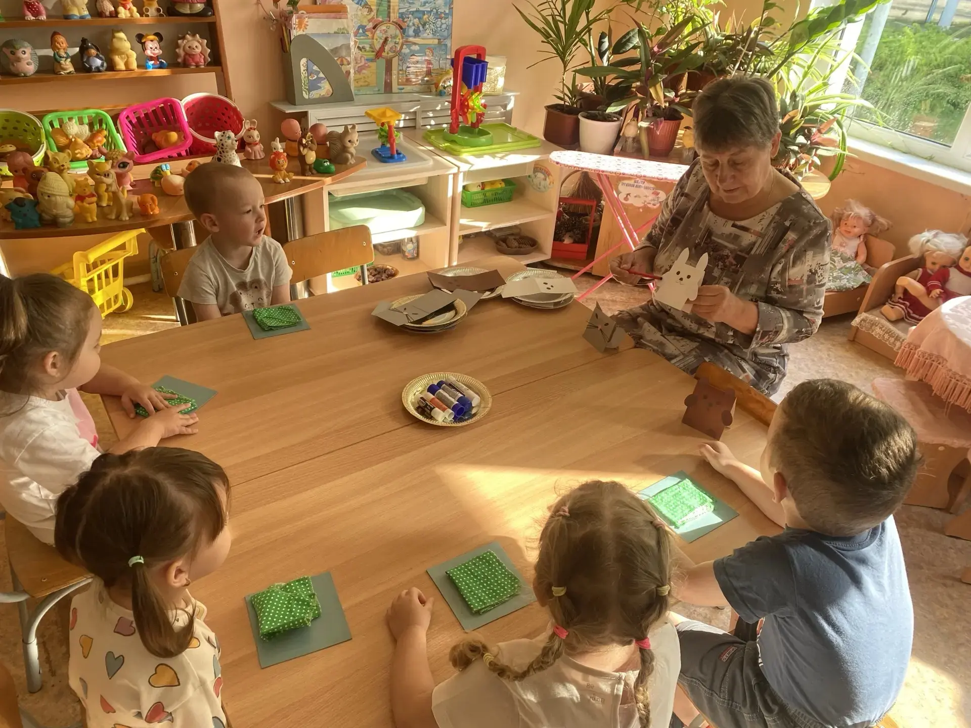 «Весёлые зверушки»: художественное конструирование во второй младшей группе «Ёлочка».