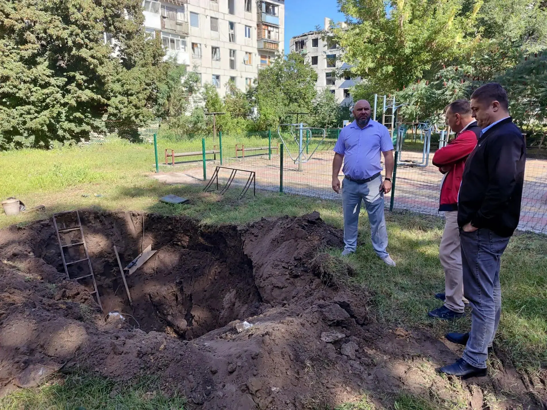 💦 Провел рабочий выезд на место устранения аварии на сетях, где бригады МУП КМО "Креме...