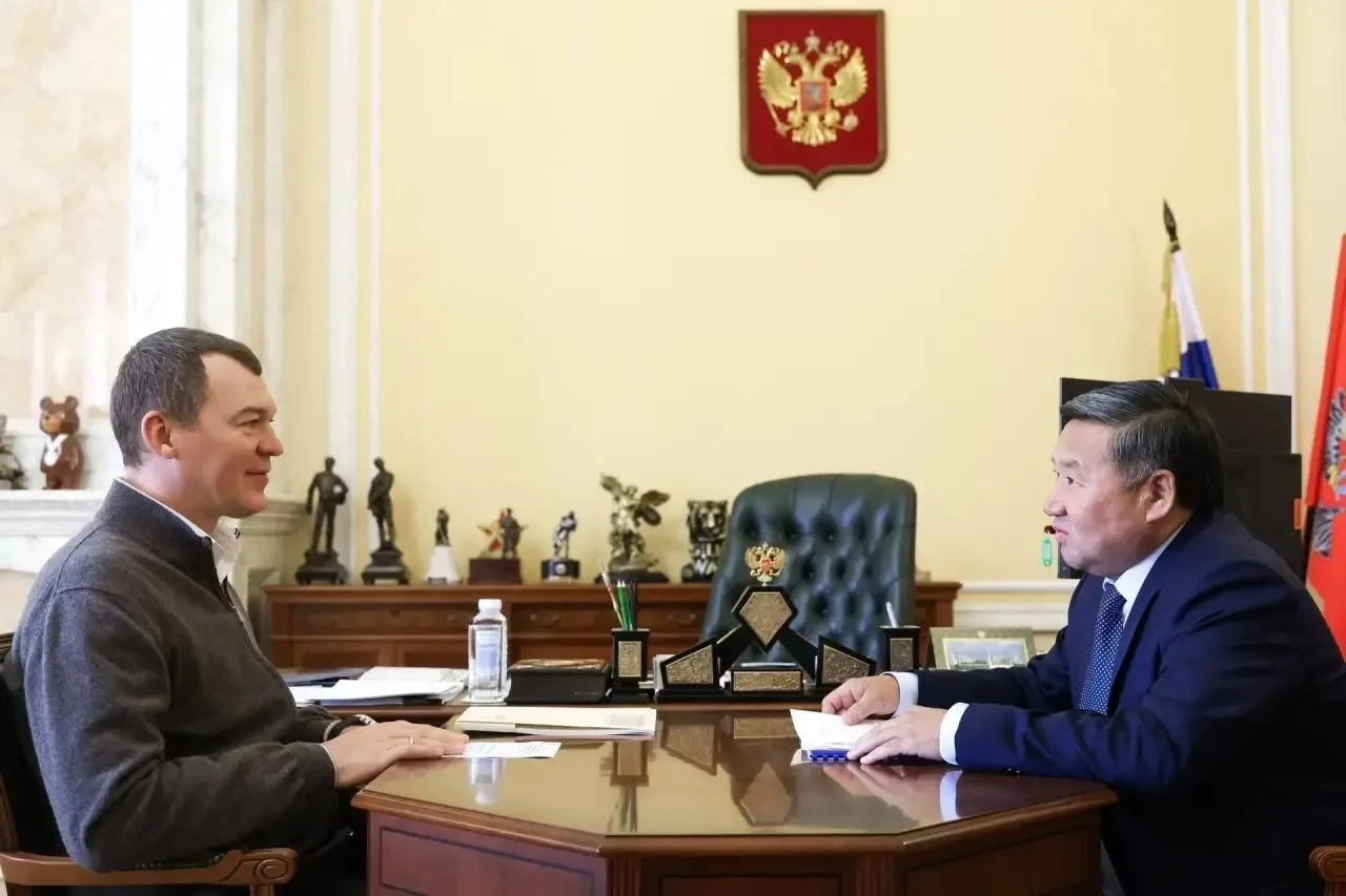 ⚡️Владислав Ховалыг обсудил с Михаилом Дегтяревым развитие спортивной инфраструктуры в ...