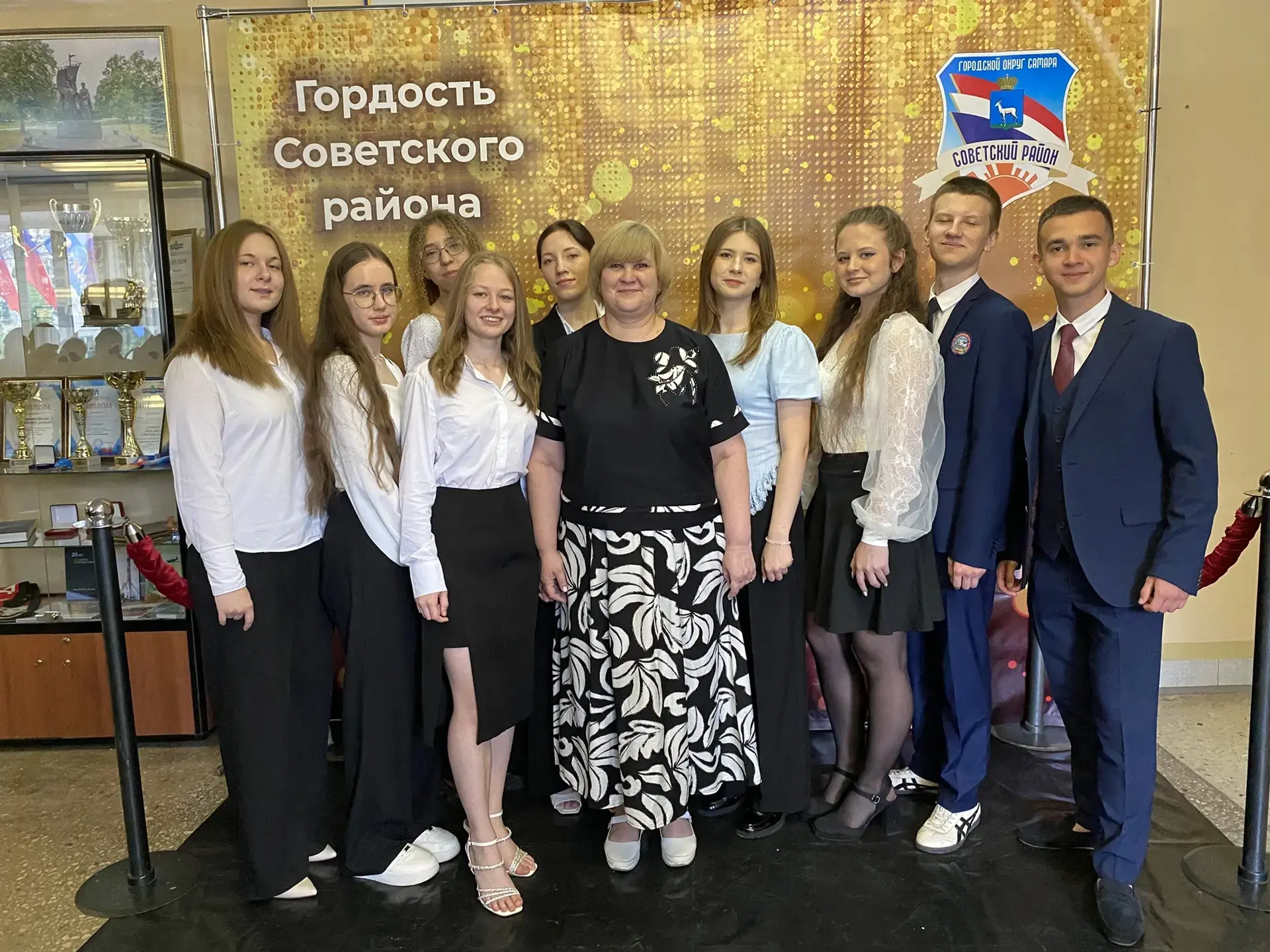✨В Администрации Советского района глава Бородин В.А. вручил медали выпускникам лицея👏

В этом году
