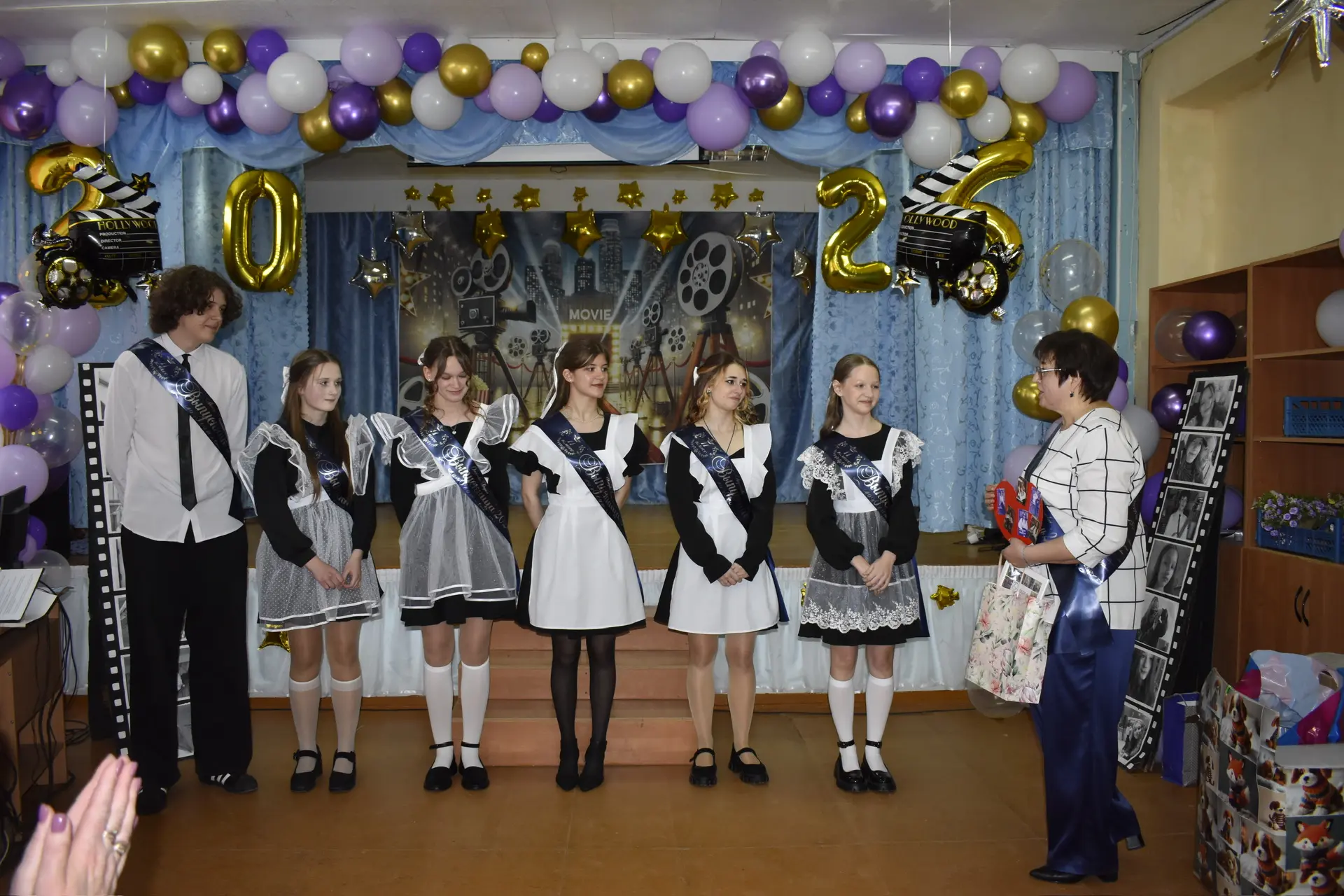 🎉 Последний звонок: прощание со школой и старт новых дорог 🎉

26 мая в школах по всей стране звуча