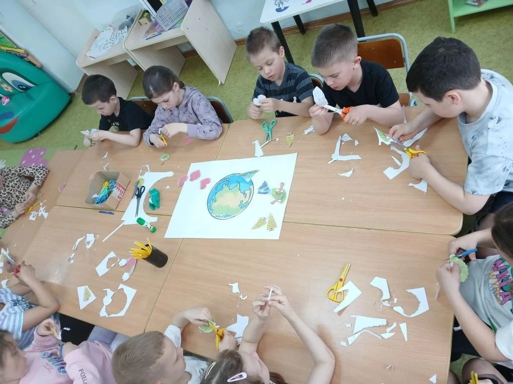 🌍 Маленькие защитники планеты: как наши дошкольники отметили День Земли!