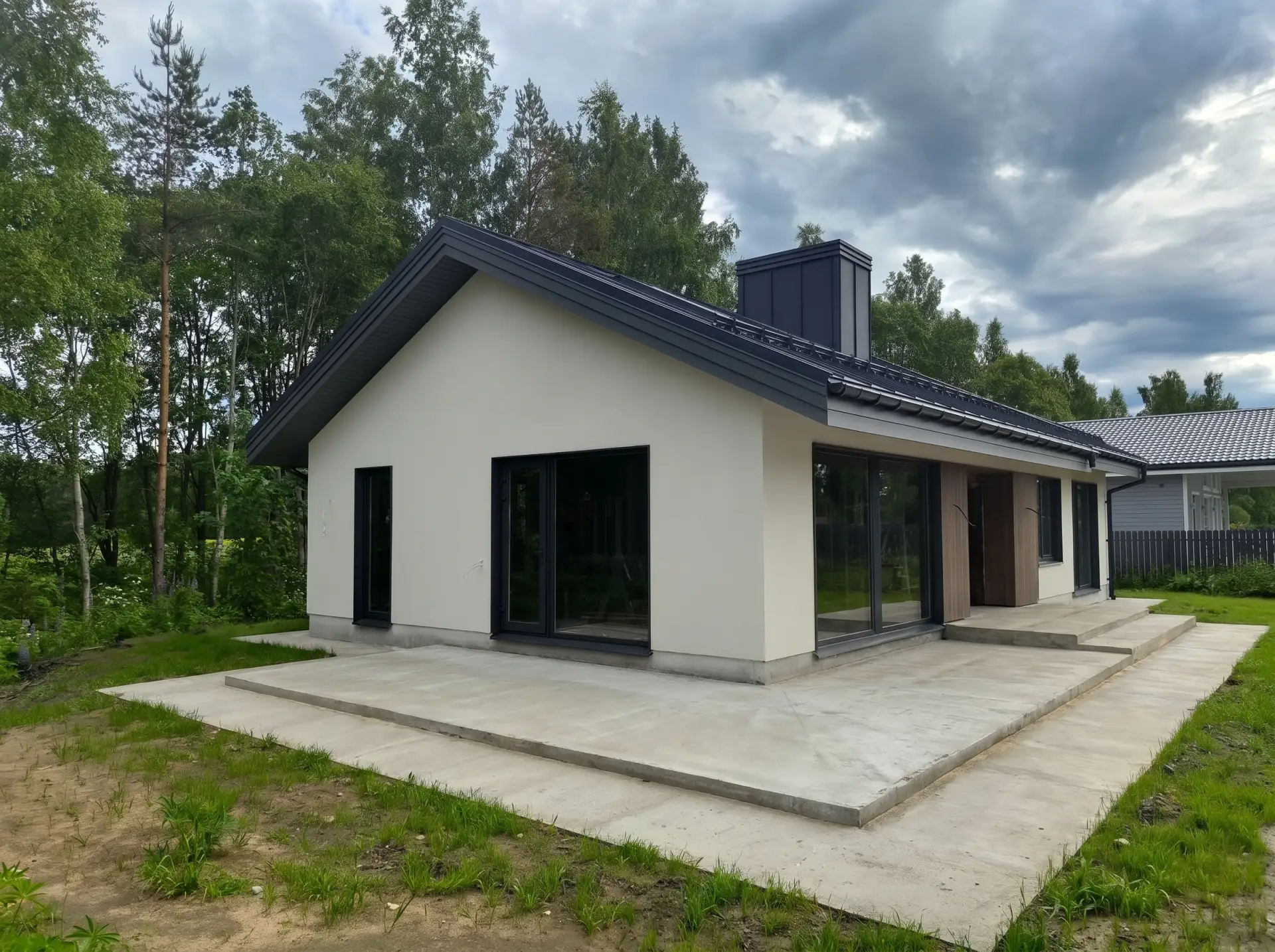 Продолжаем делиться с вами ходом строительства дома Mikea 3 Front. Чистовая отделка фасада уже практ