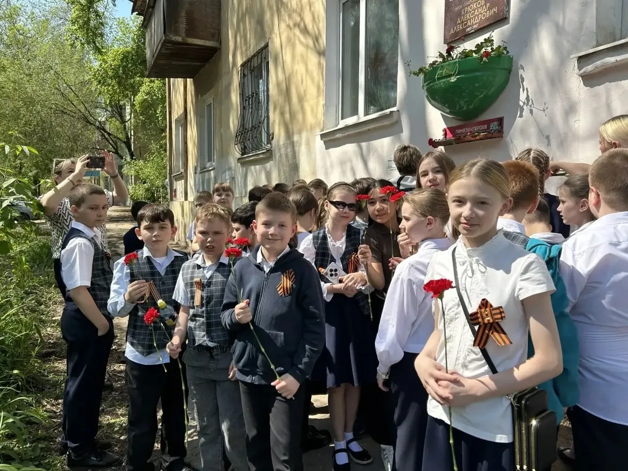 В преддверии 9 Мая школа №168 живёт одной большой, общей памятью🕊️🇷🇺  Эти дни — не просто красные да