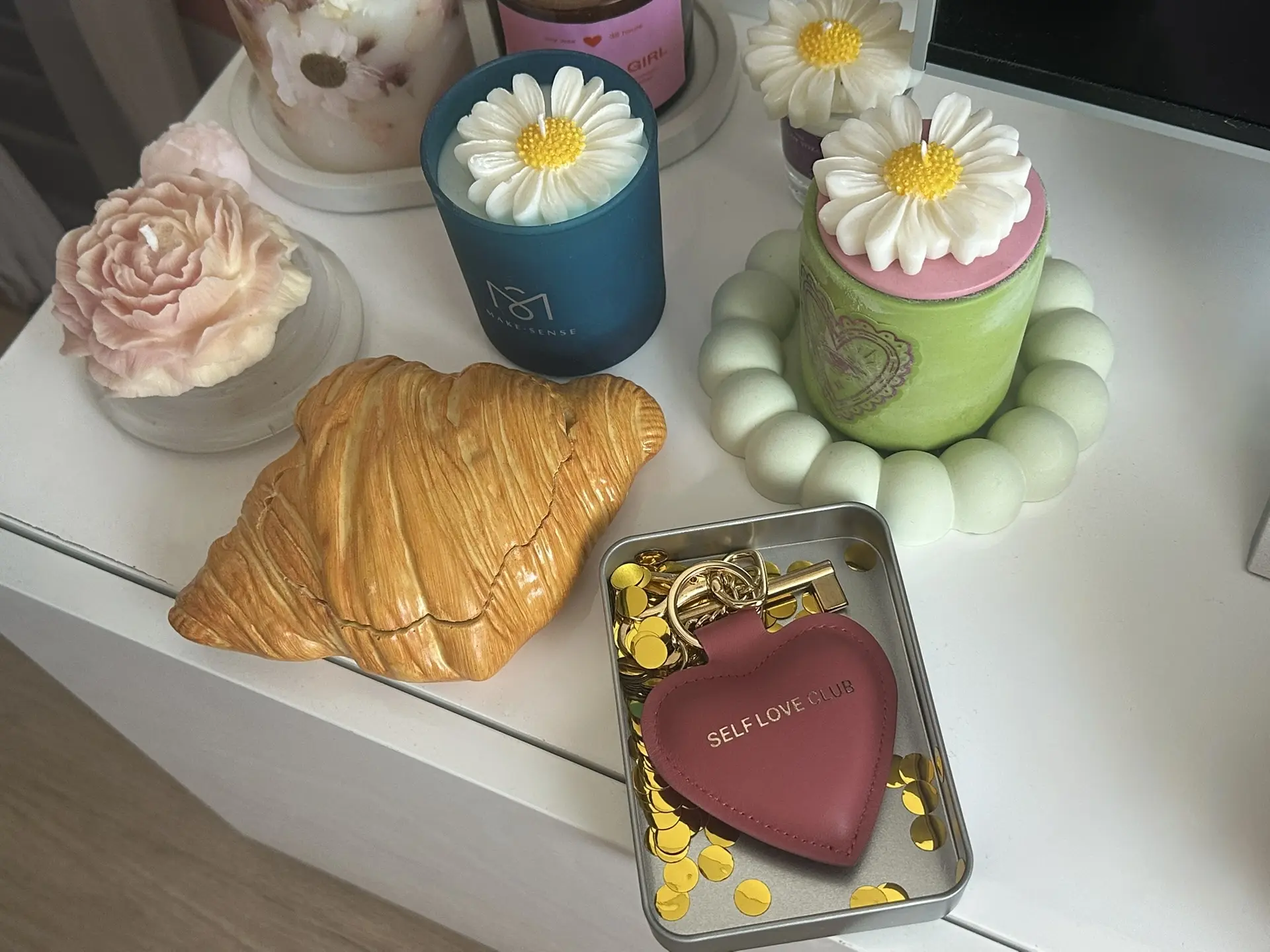 Девушки, поздравляю вас с Днём всех влюбленных 💘.  Даже если вы сейчас без второй половинки, то не з