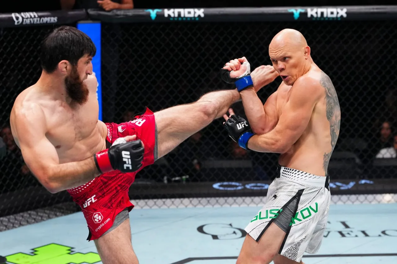 📊 Магомед Анкалаев вышел на первое место по количеству побед в UFC среди действующих полутяжеловесо