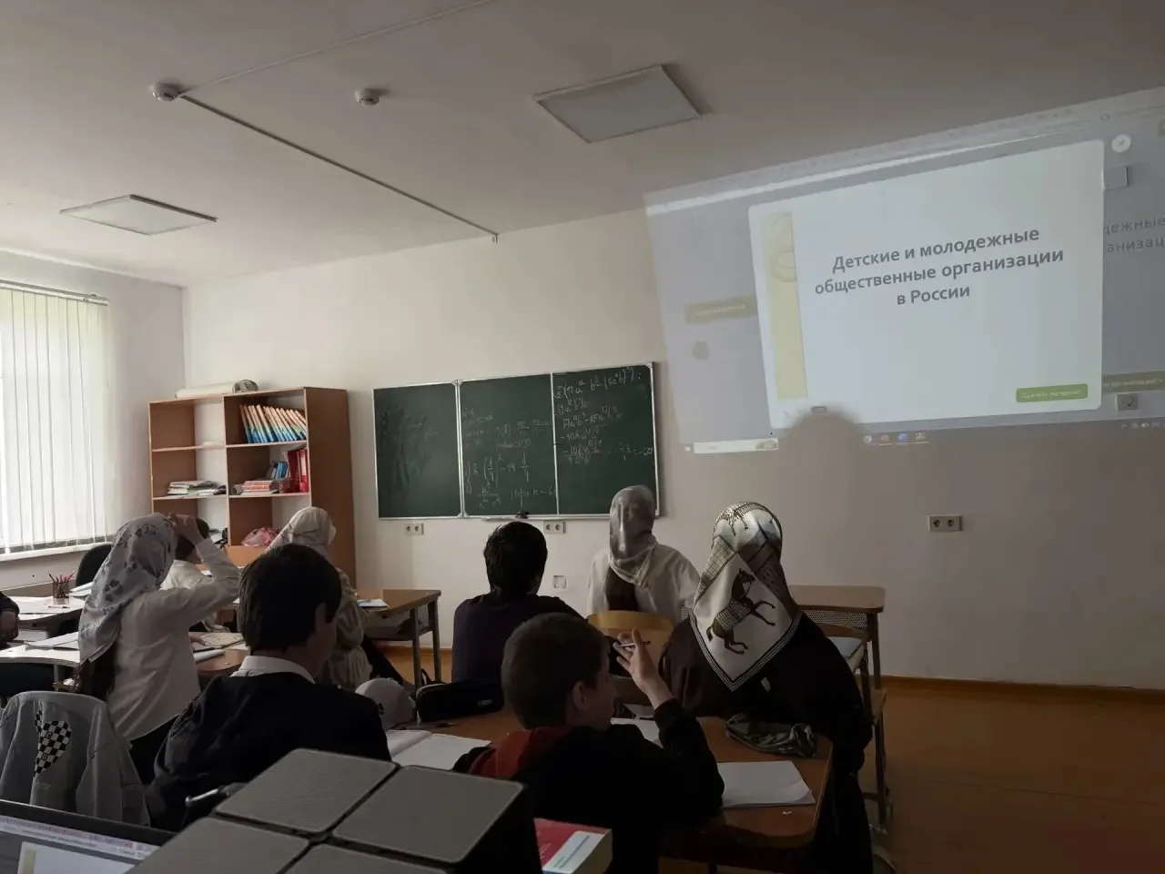 19 мая в МКОУ «Карлабкинская СОШ» прошел классный час, посвященный Дню детских и молоде...