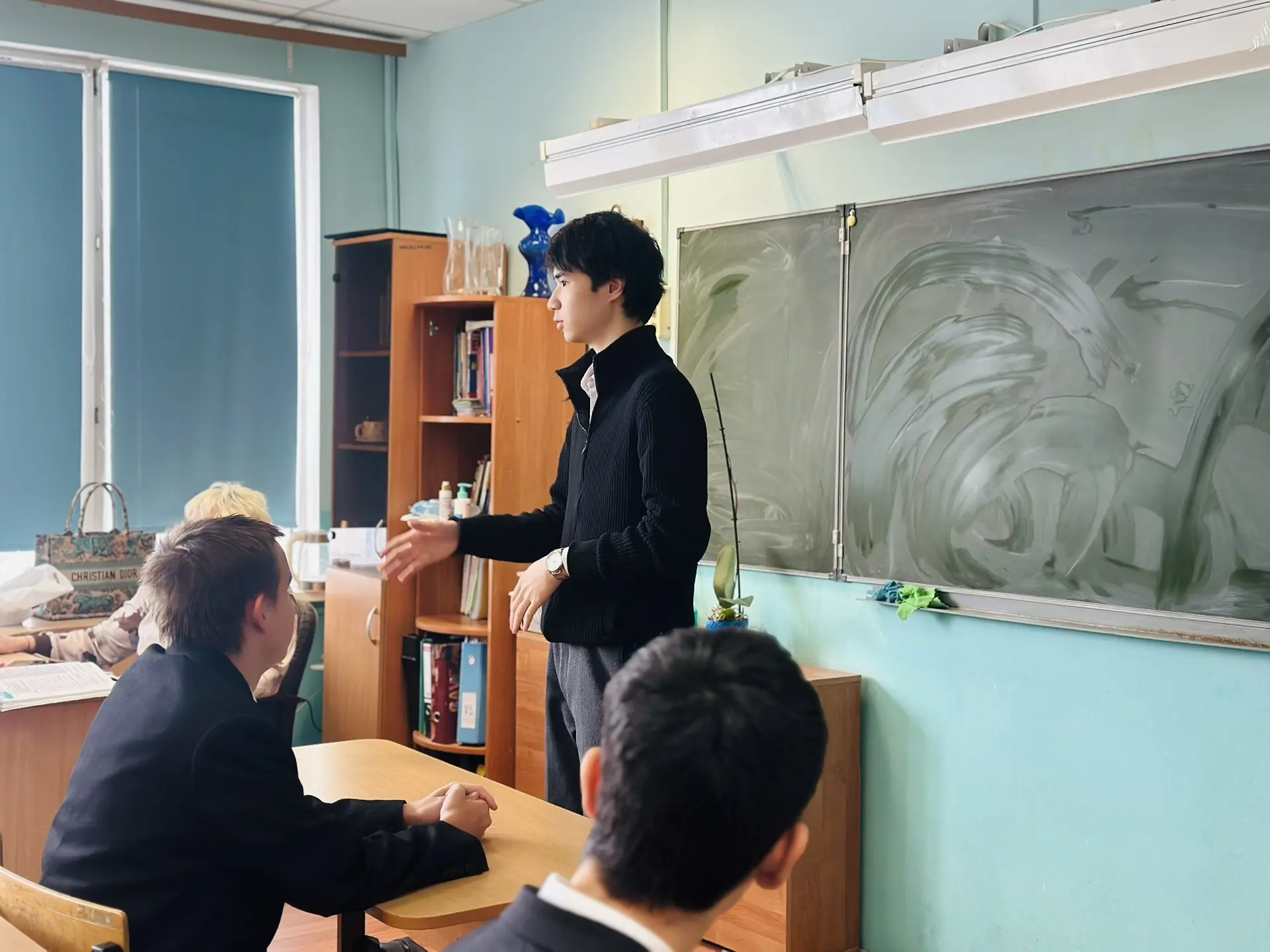 🚀 Будущие студенты, внимание!  Наши десятиклассники сделали важный шаг в своём будущем — приняли уча