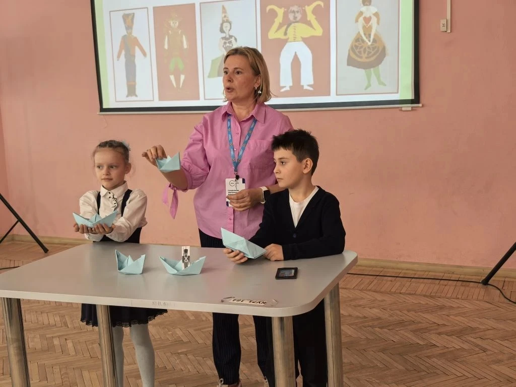 Время с пользой 👍  🗓 2 апреля ученики 1А и 2А классов побывали в Детской библиотеке № 208 - центре к