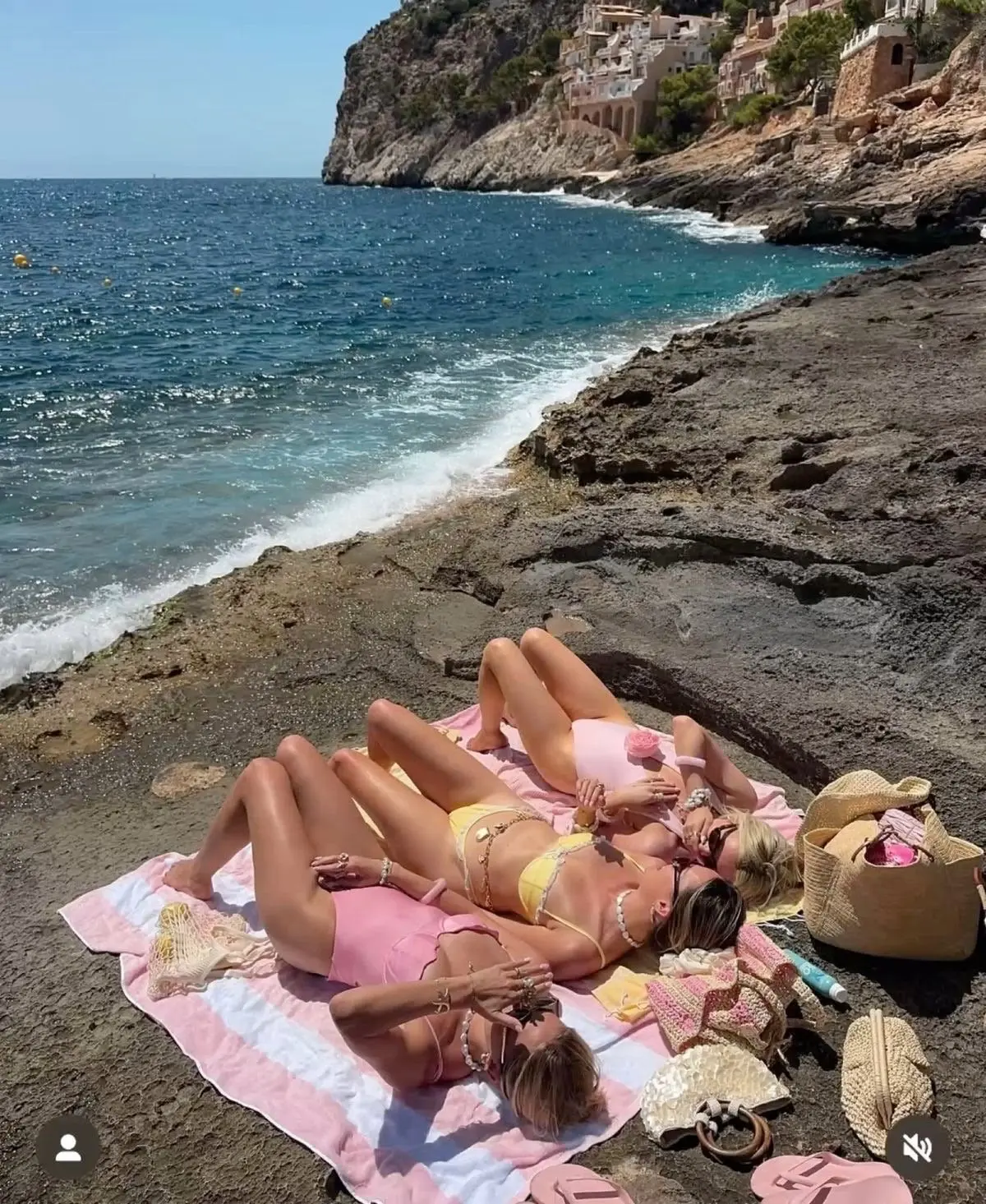 ☆ МОЁ ЛЕТНЕЕ УТРО ☆
продуктивное расписание 

— утро —

🌸 08:00 — подъём, но нежно. потянулась, отк