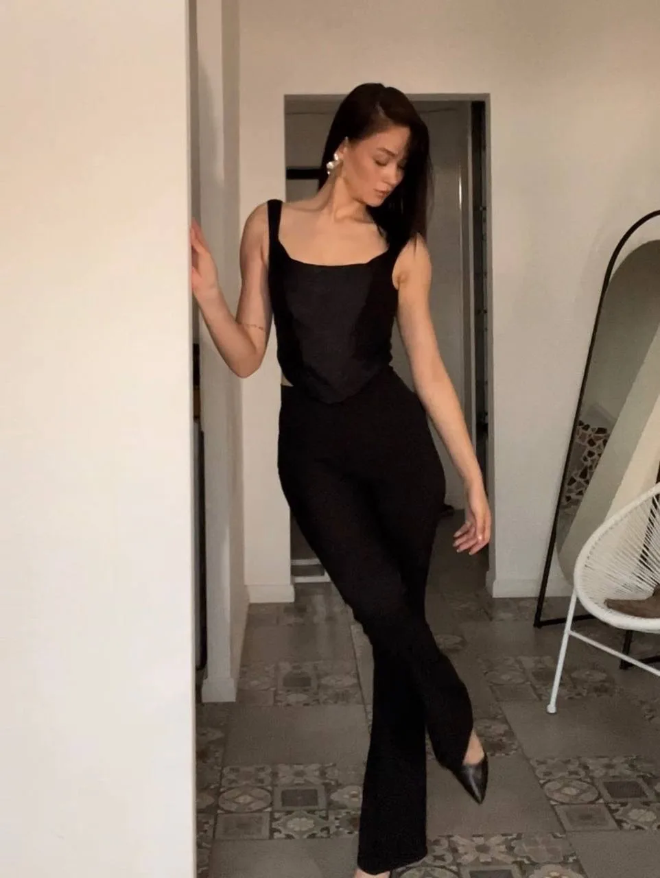 Твой идеальный образ для вечерних летних веранд, пока погода позволяет🖤
