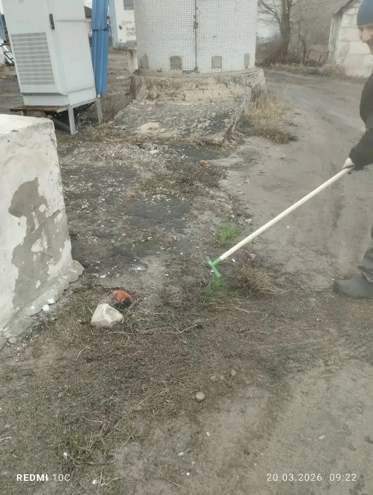 Сотрудники АО «Теплоком» приняли участие в субботнике на территории поселка.