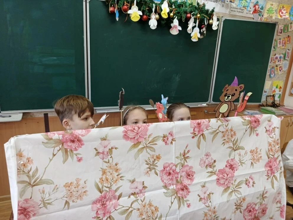🎭 С 12 по 16 января в 3 «Г» классе проходил творческий проект «Кукольный театр», направленный на спл