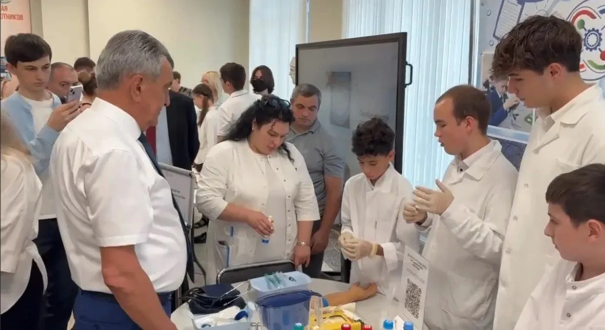 СТРОИТЬ ДОСТОЙНУЮ ЖИЗНЬ В РОДНОЙ РЕСПУБЛИКЕ