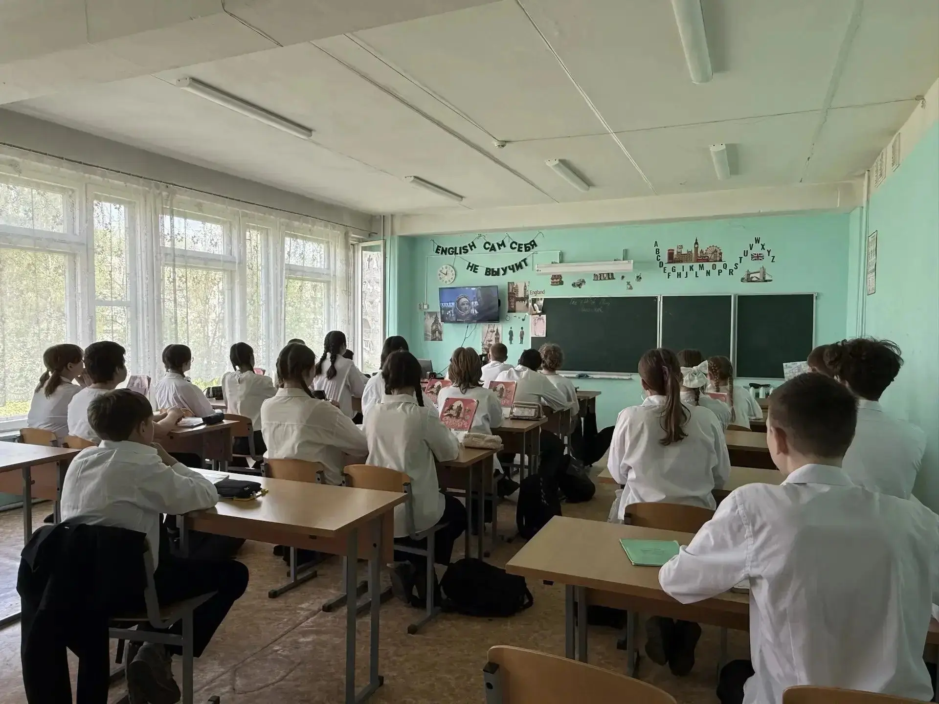 Искусство заставляет думать: как в школе №69 прошёл киноурок России.   В Центре образования — школа 