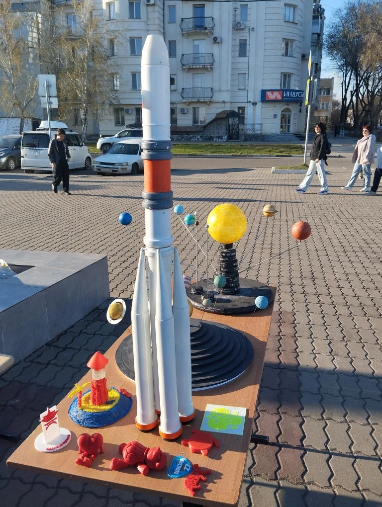 🌞 Прекрасный день на городской набережной!  Сегодня на набережной царит отличная погода, и мы с радо