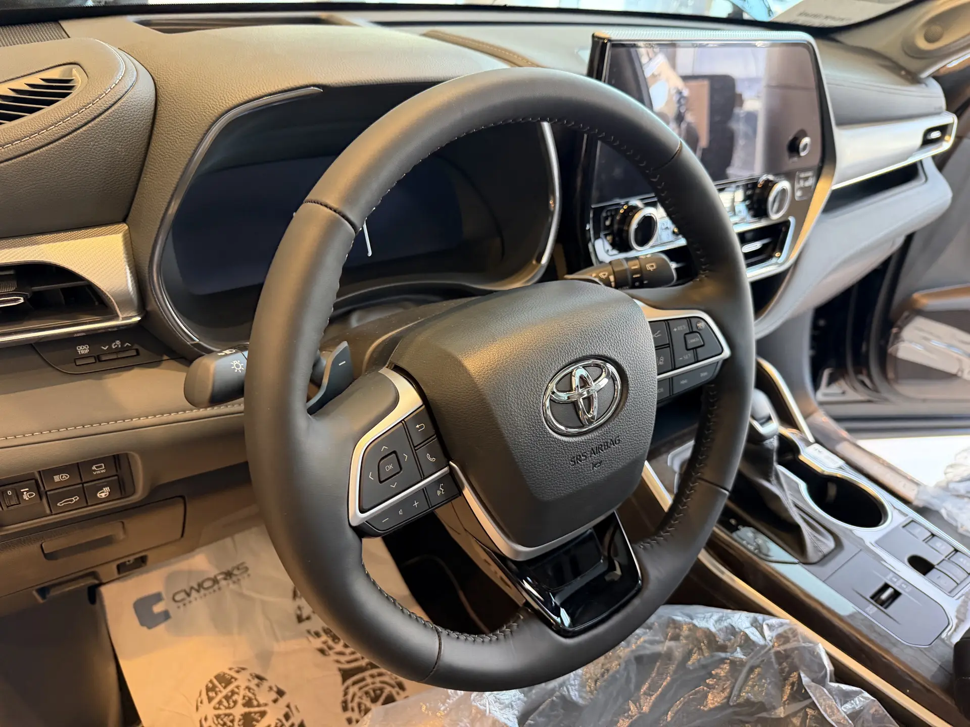 В Самаре для давнего заказчика осмотрели новый Toyota Highlander 2026 года.