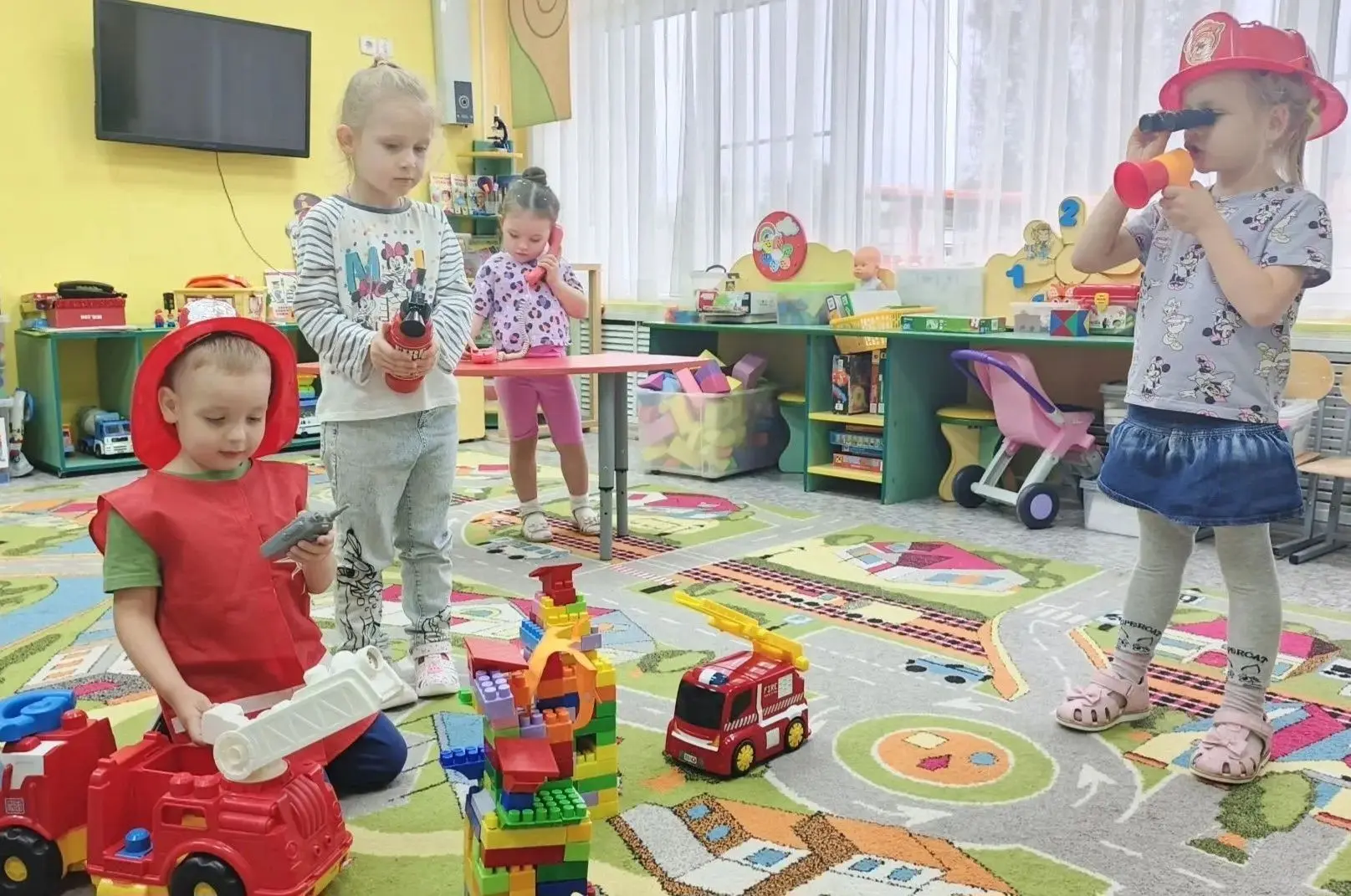 ​ 🚒Кто приходит на помощь и как стать героем безопасности?