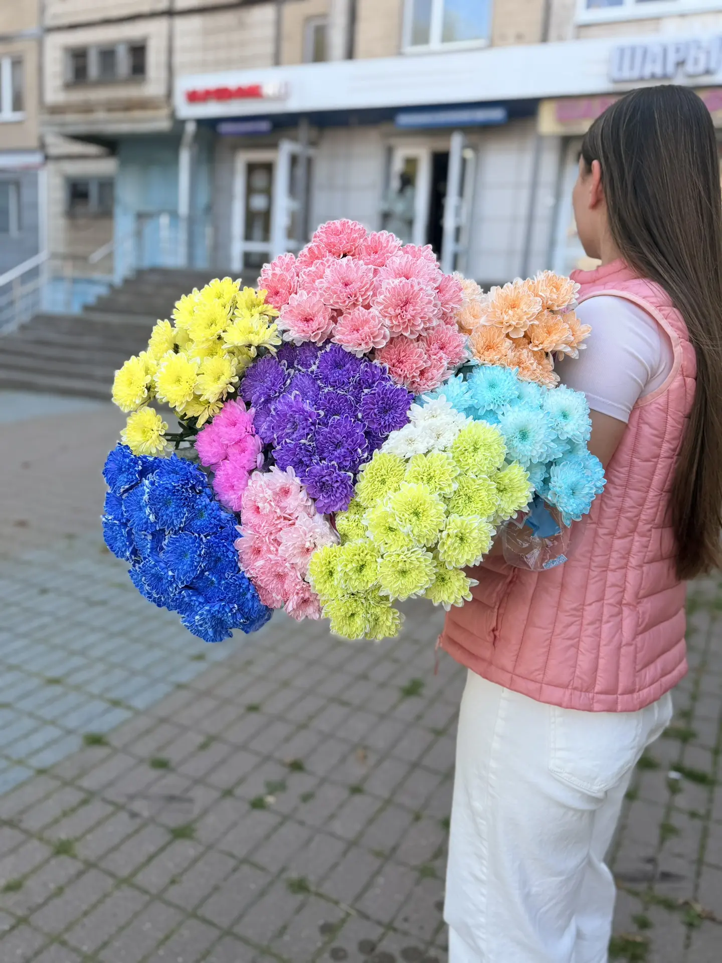 Яркая,радужная хризантема в наличии 💜🩷💛