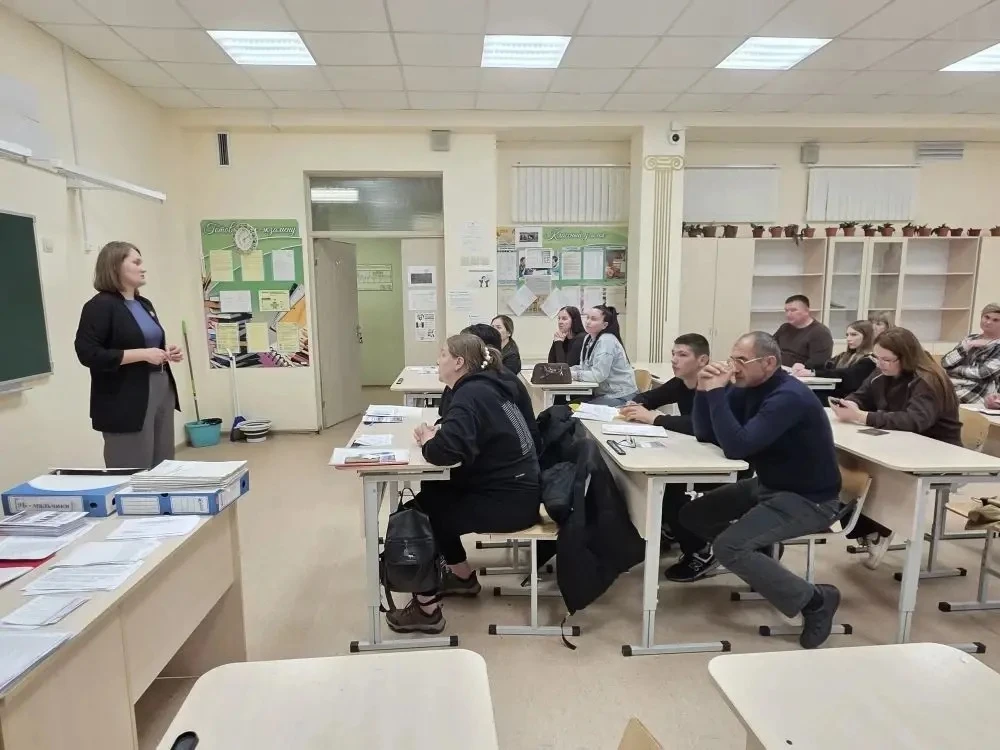 Планируем будущее заранее: встречи с родителями в школах №19 и №20 🤝🎓  Выбор профессии — это решение