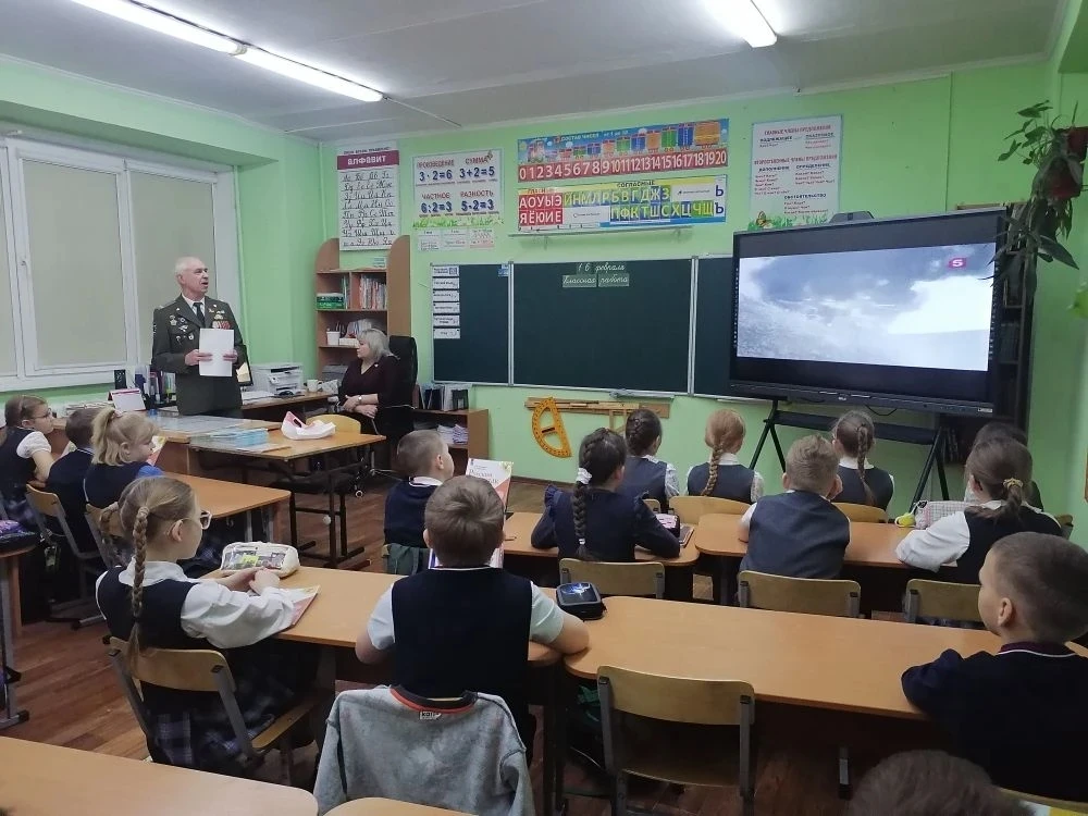 16 февраля в школе прошло тематическое мероприятие, посвящённое Дню защитника Отечества, под названи