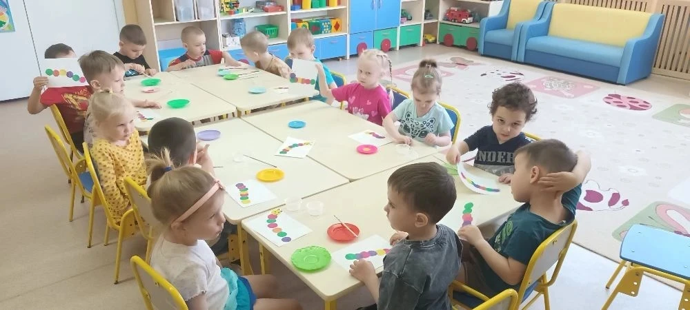 Аппликация "Гусеница" группа N 10 "Фантазеры"