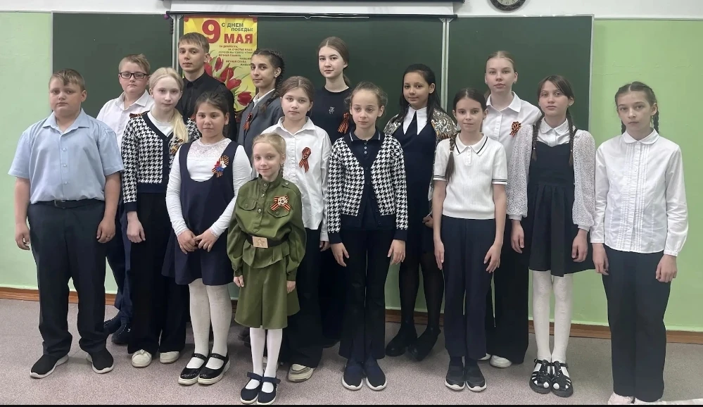 «Стихи, опалённые войной».
В рамках празднования Дня Победы в нашей школе прошёл конкурс чтецов «Сти