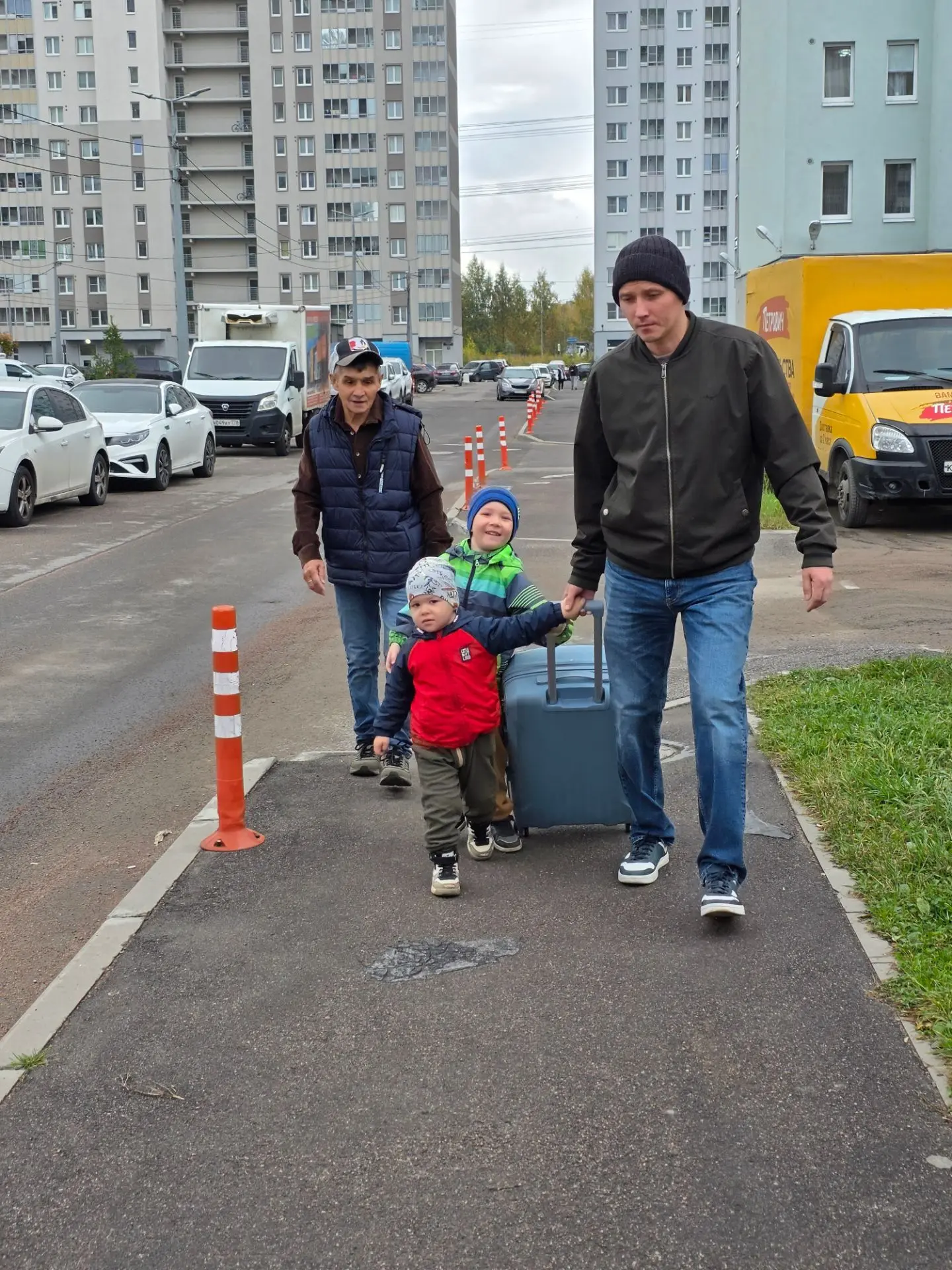 Проводили деда в аэропорт ✈️.