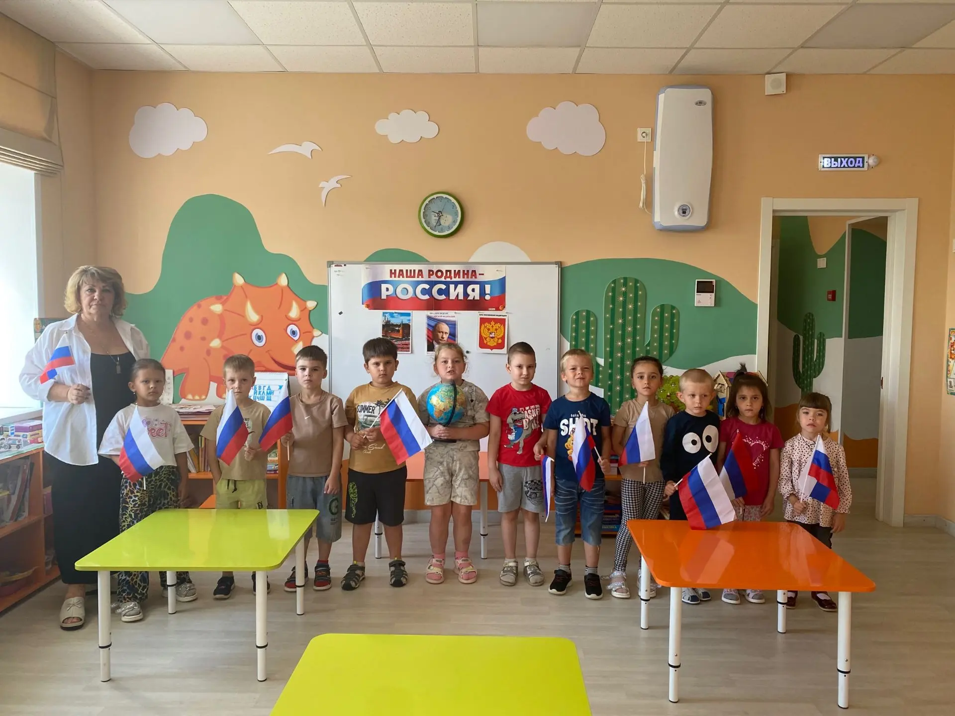 ✨В преддверии Дня Государственного флага в подготовительной группе нашего детского сада...