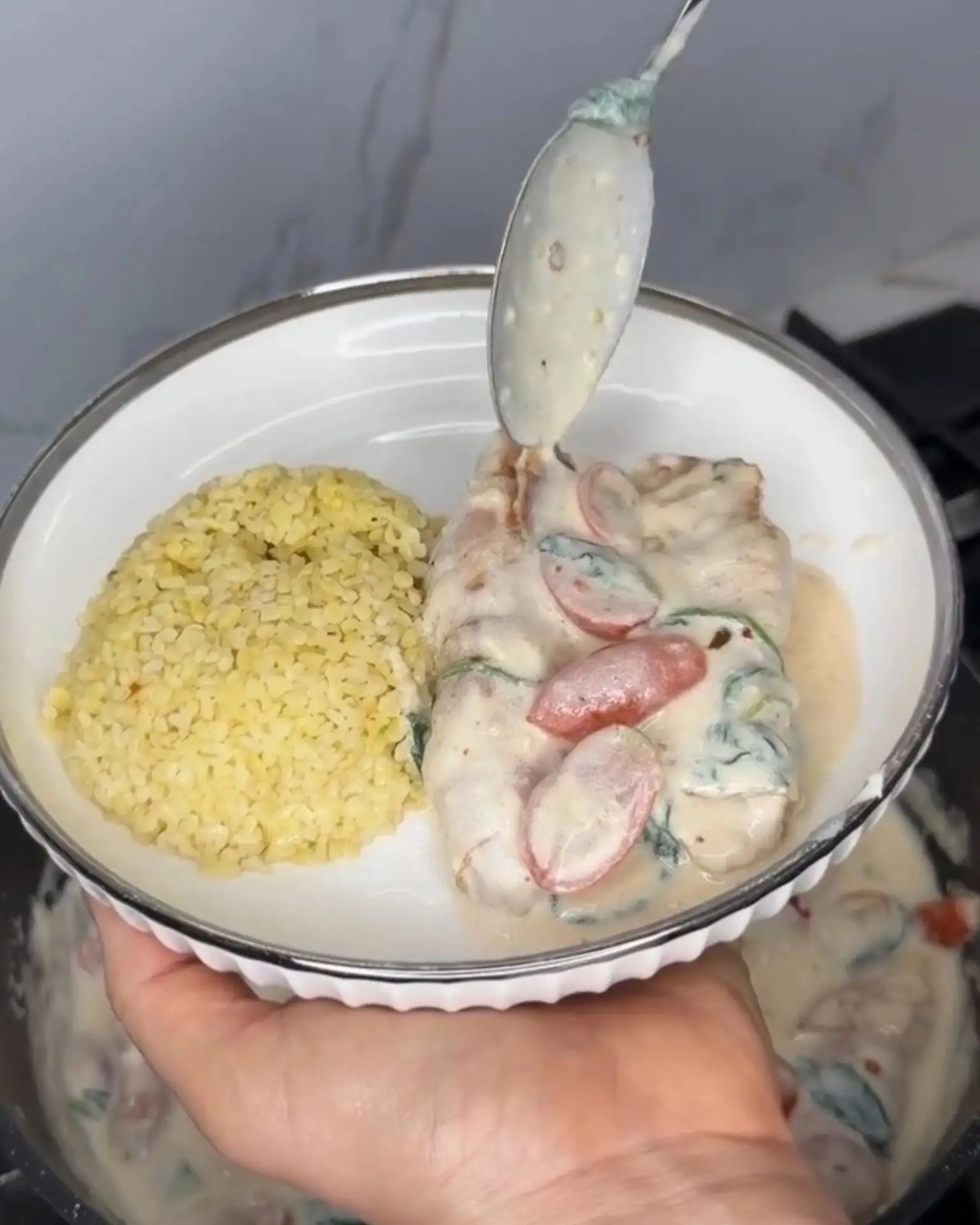 Курица с беконом в сливочном соусе 🥘