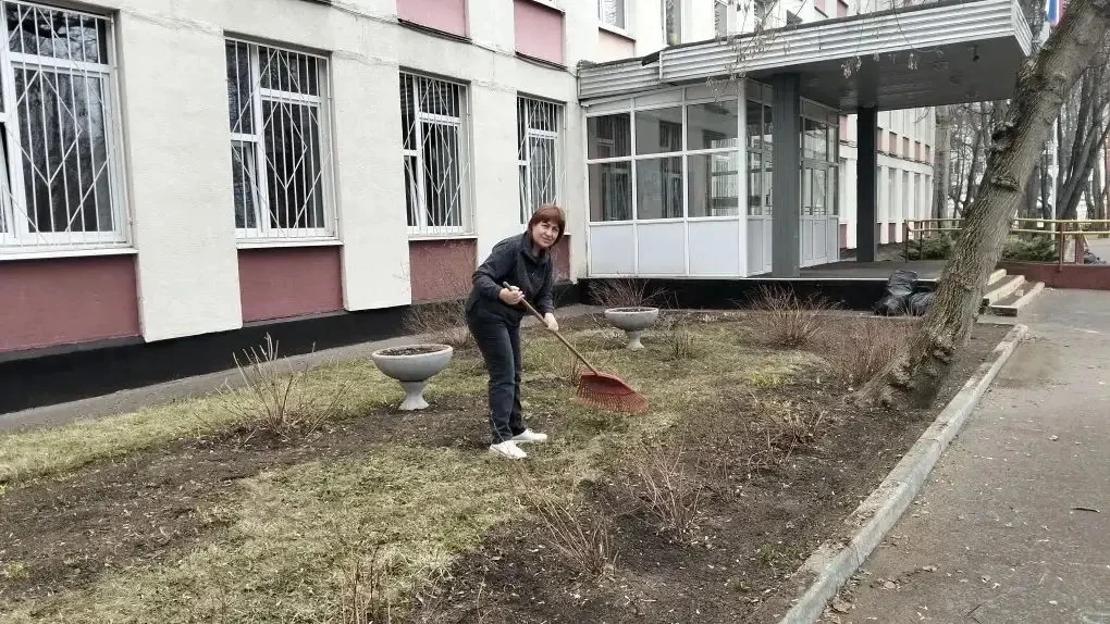 Школа — наш второй дом 🌿  С 1 по 28 апреля в Москве проходит традиционный месячник по благоустройств