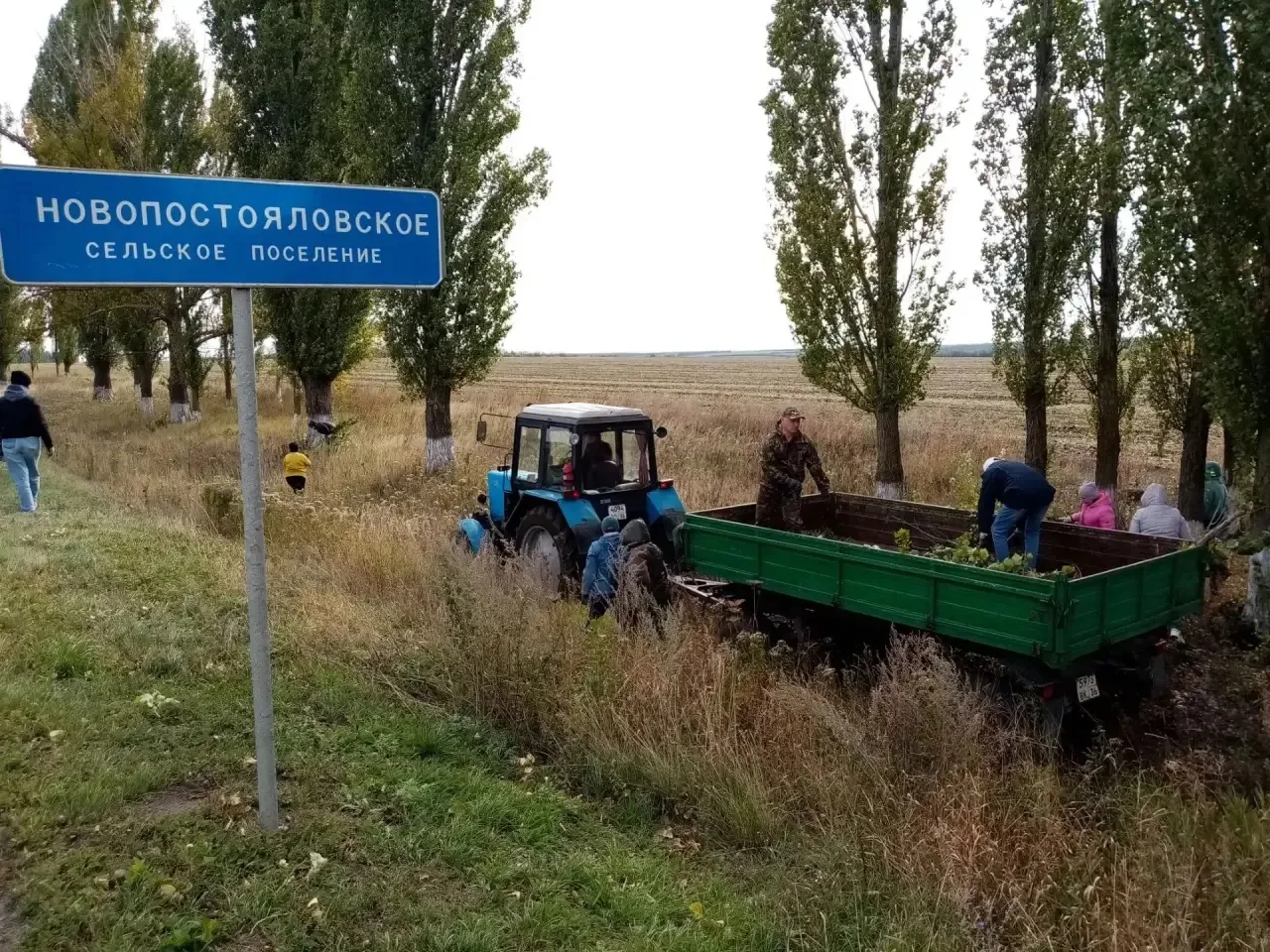 🍂 В рамках осеннего месячника по благоустройству сотрудники администрации района и мун...