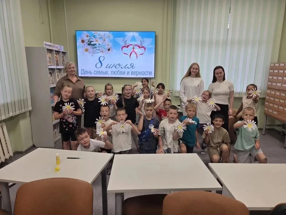 8 июля, в День семьи, любви и верности, воспитанники пришкольного лагеря посетили библиотеку № 1.

С