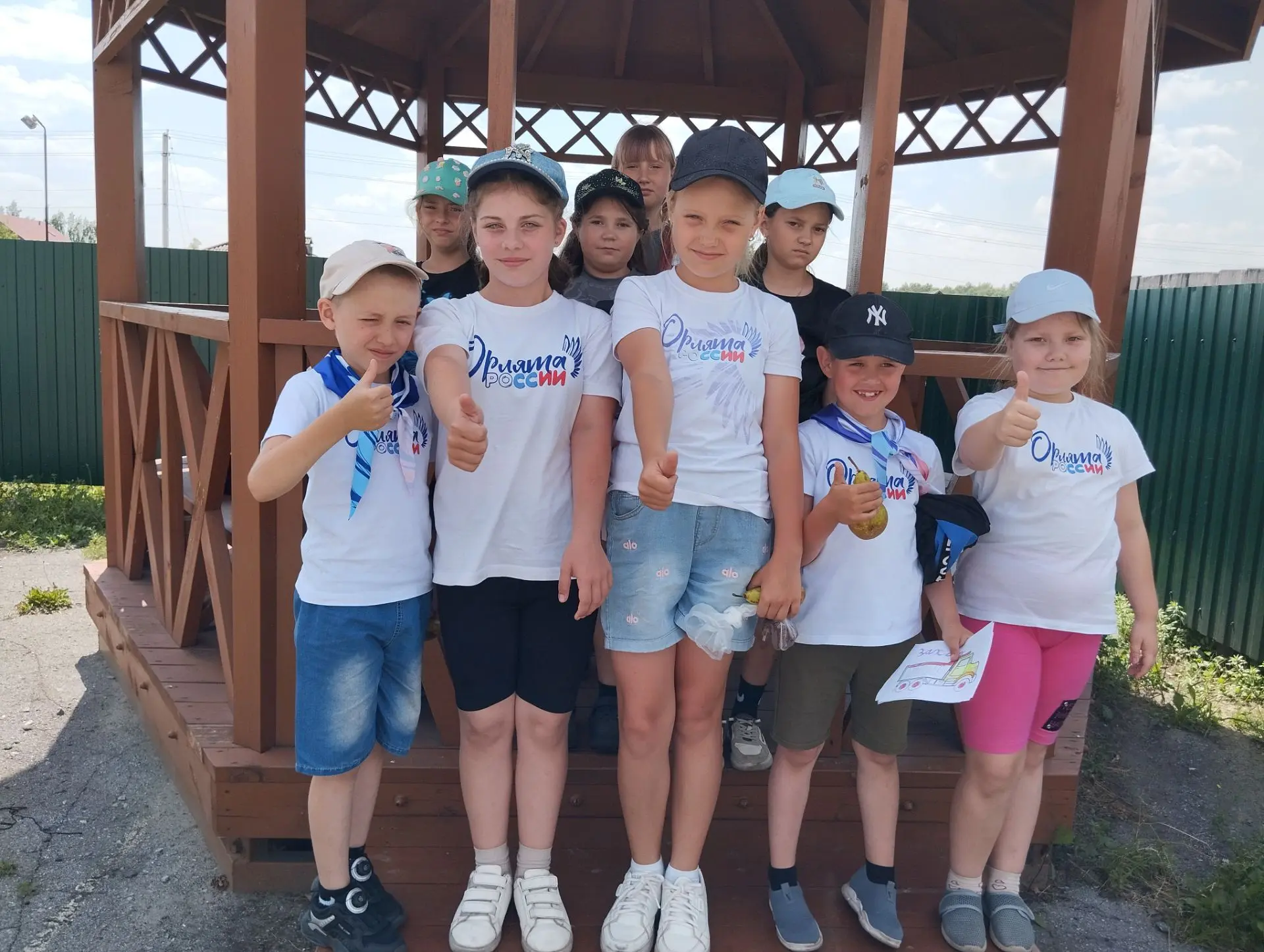 Новый день в пришкольном лагере «Цветочный город»

Сегодня в нашем лагере прошел день «Орлят России»